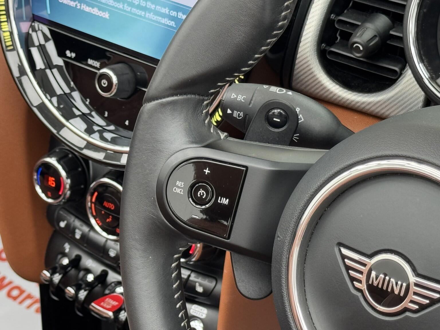 Mini Convertible view 27
