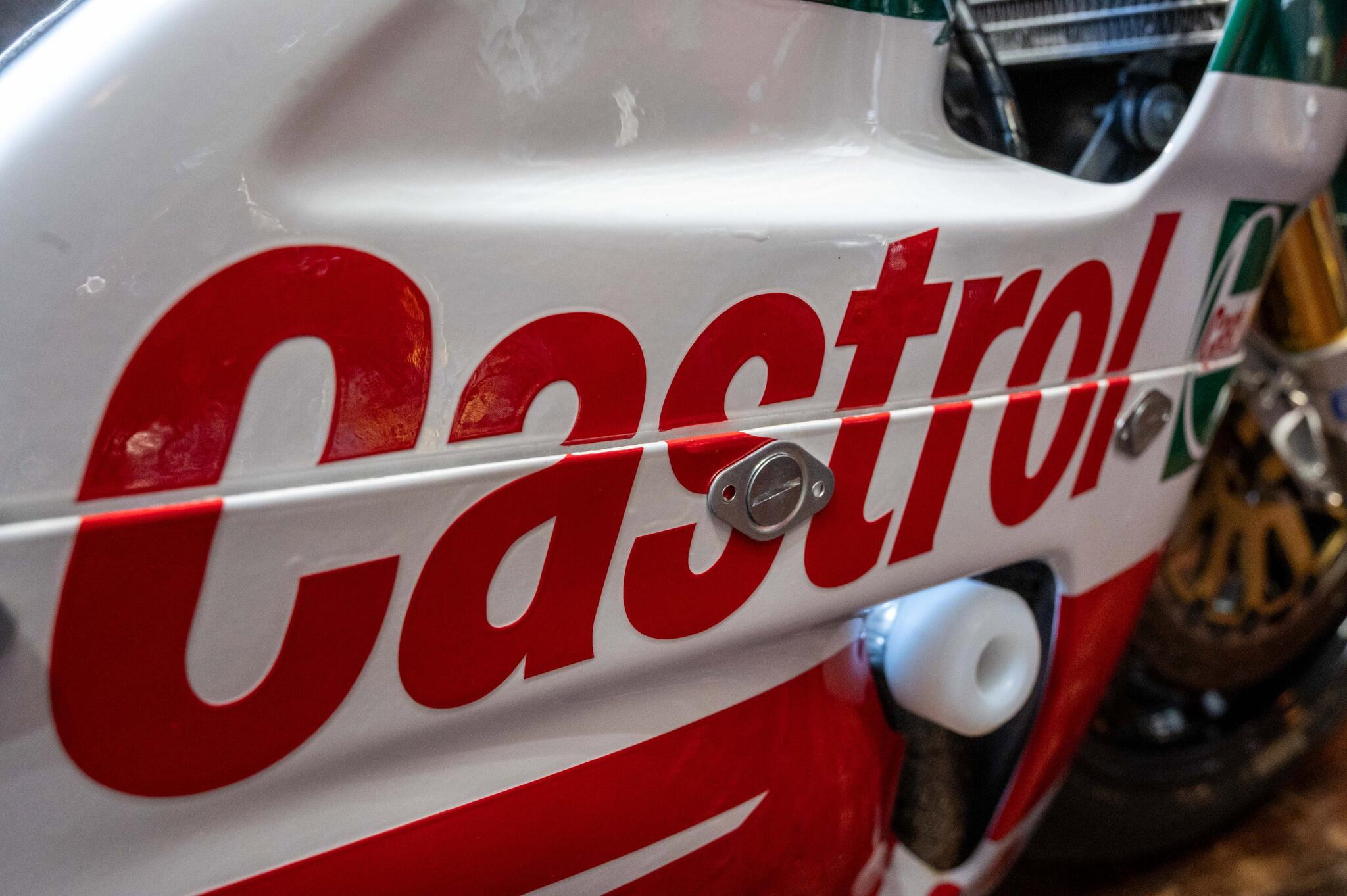 Honda RVF750 view 9
