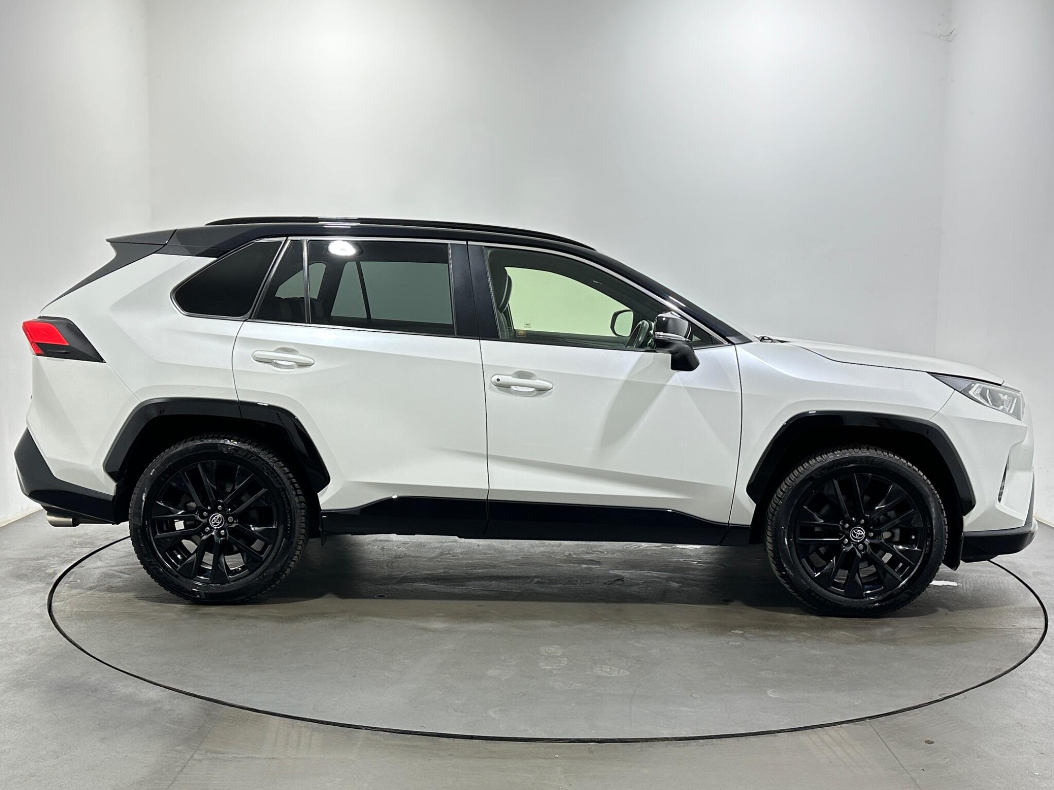 Toyota Rav4 view 9