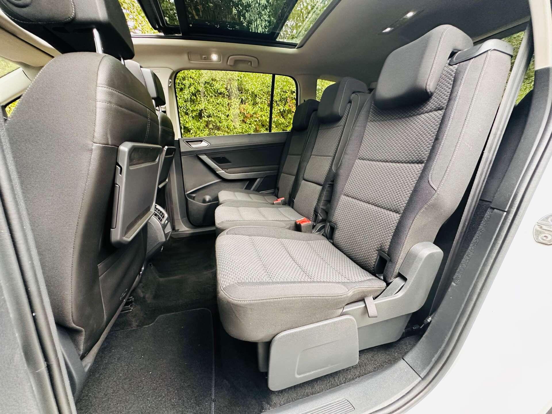 Volkswagen Touran view 26