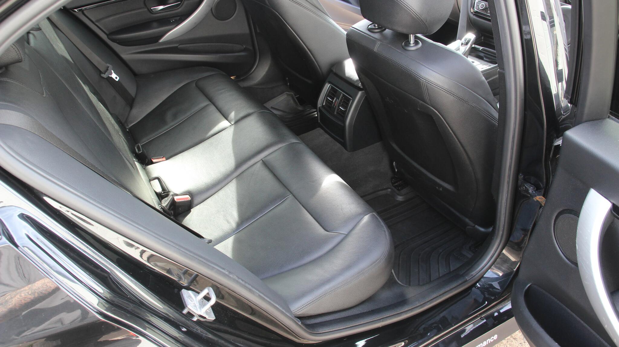 BMW 3 Series view 19