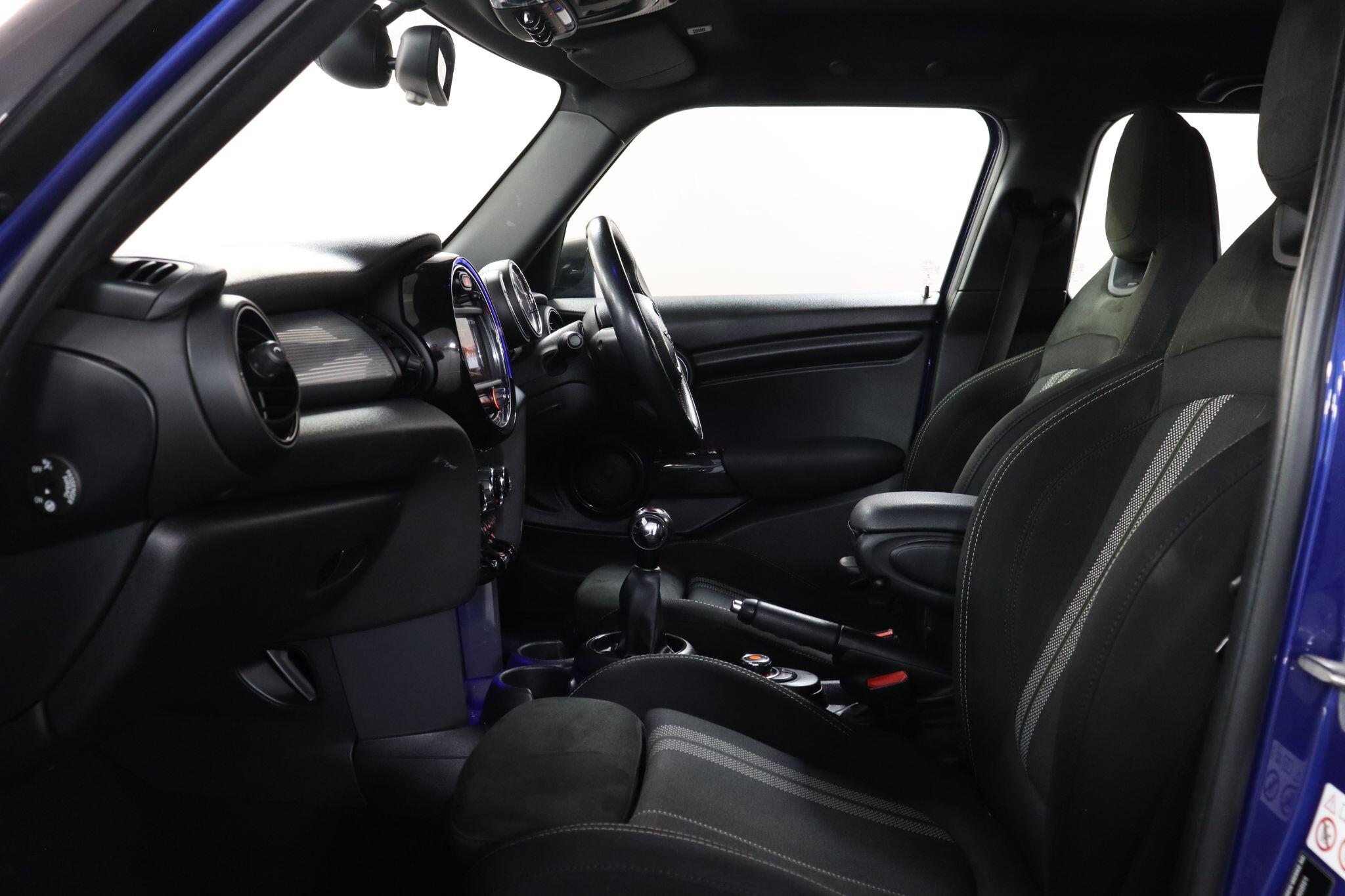 Mini Hatch view 42