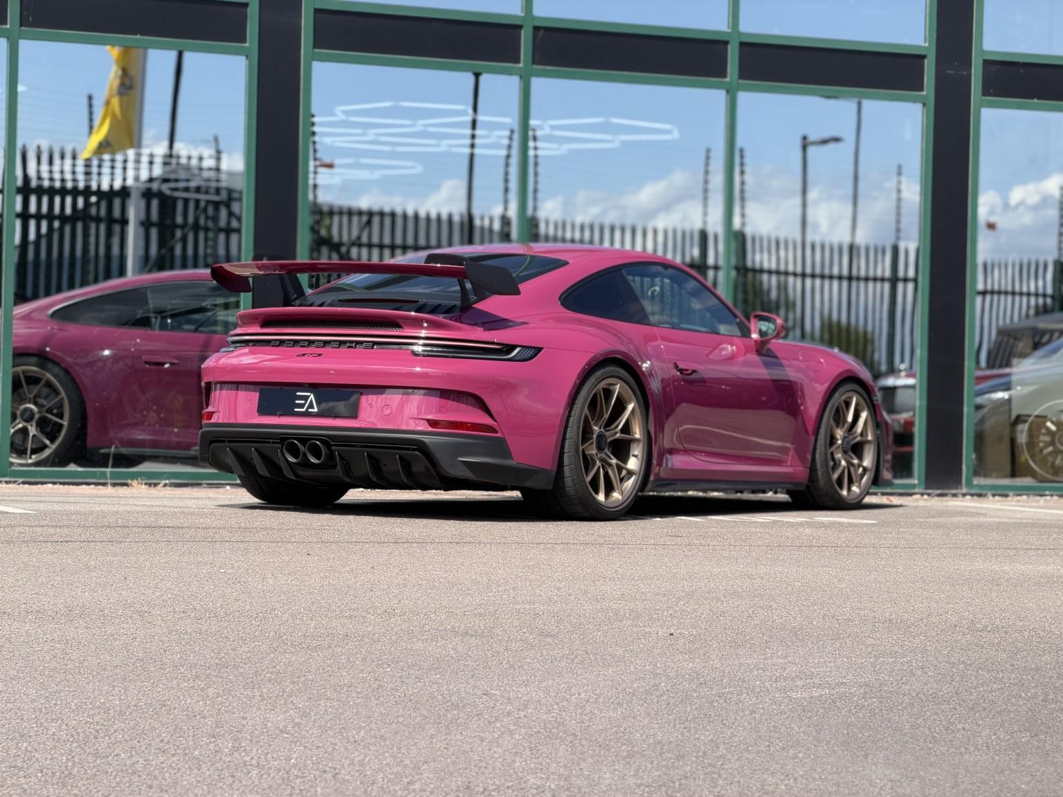Porsche 911 view 32