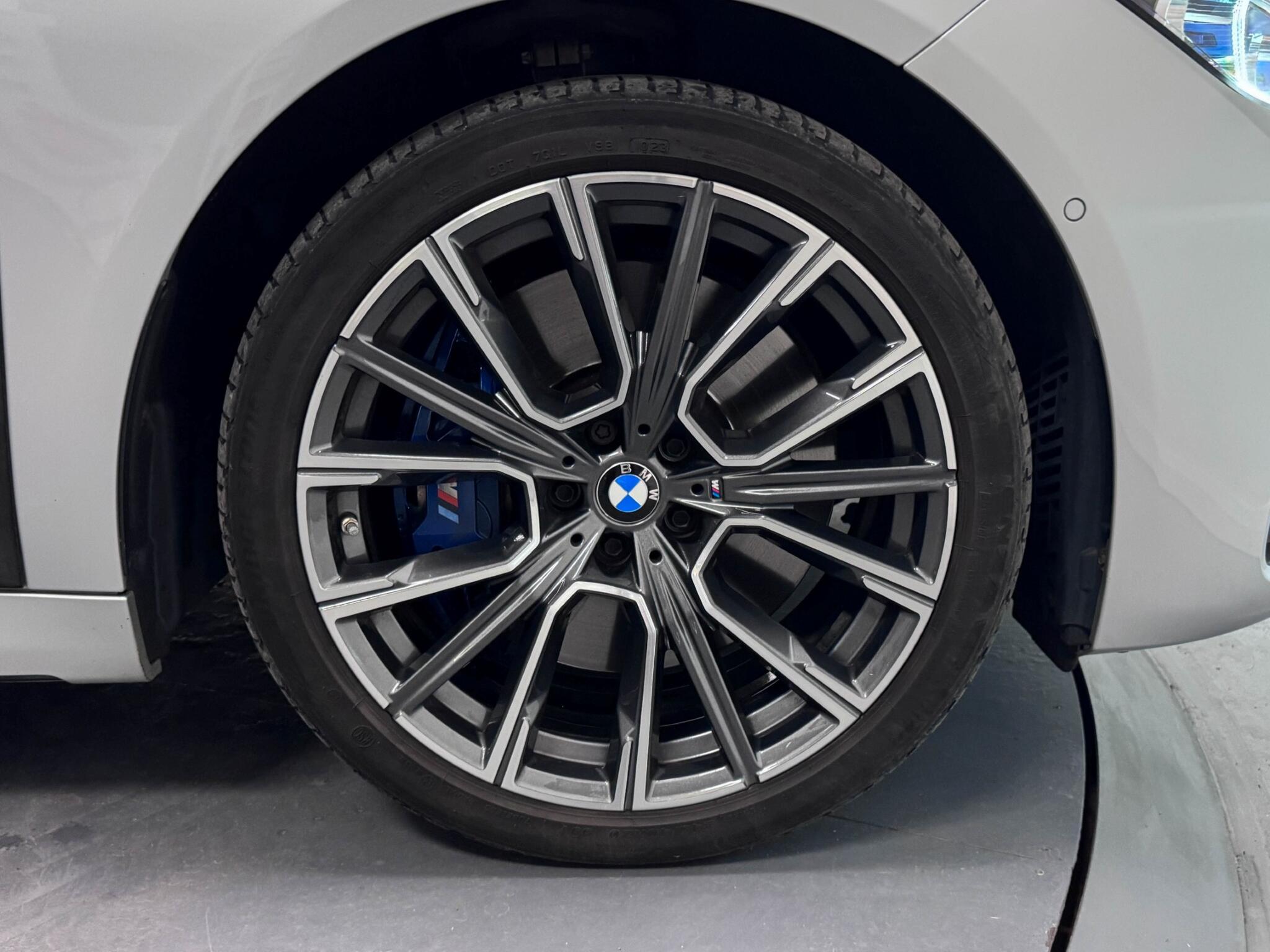 BMW 7 Series view 64