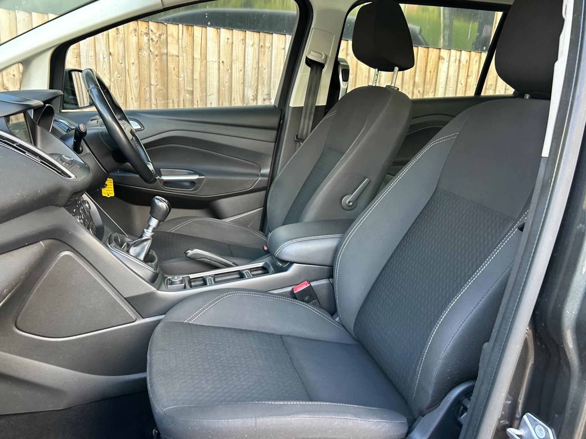 Ford Grand C-Max view 28