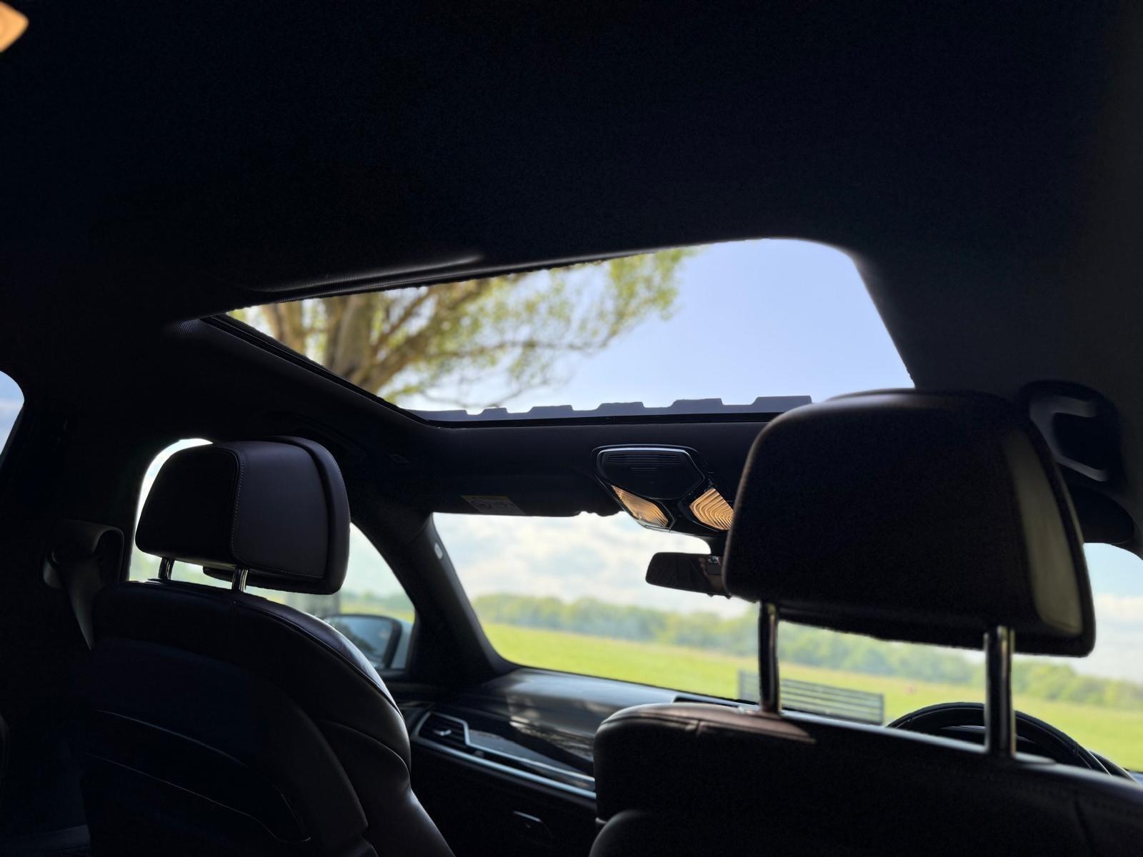 BMW 7 Series view 29