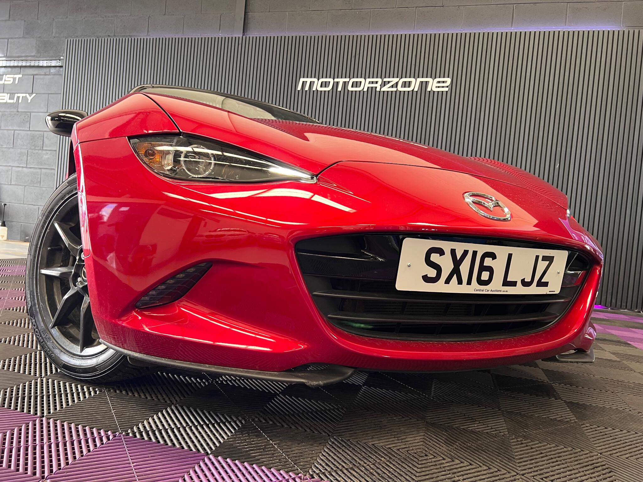 Mazda MX-5 view 4