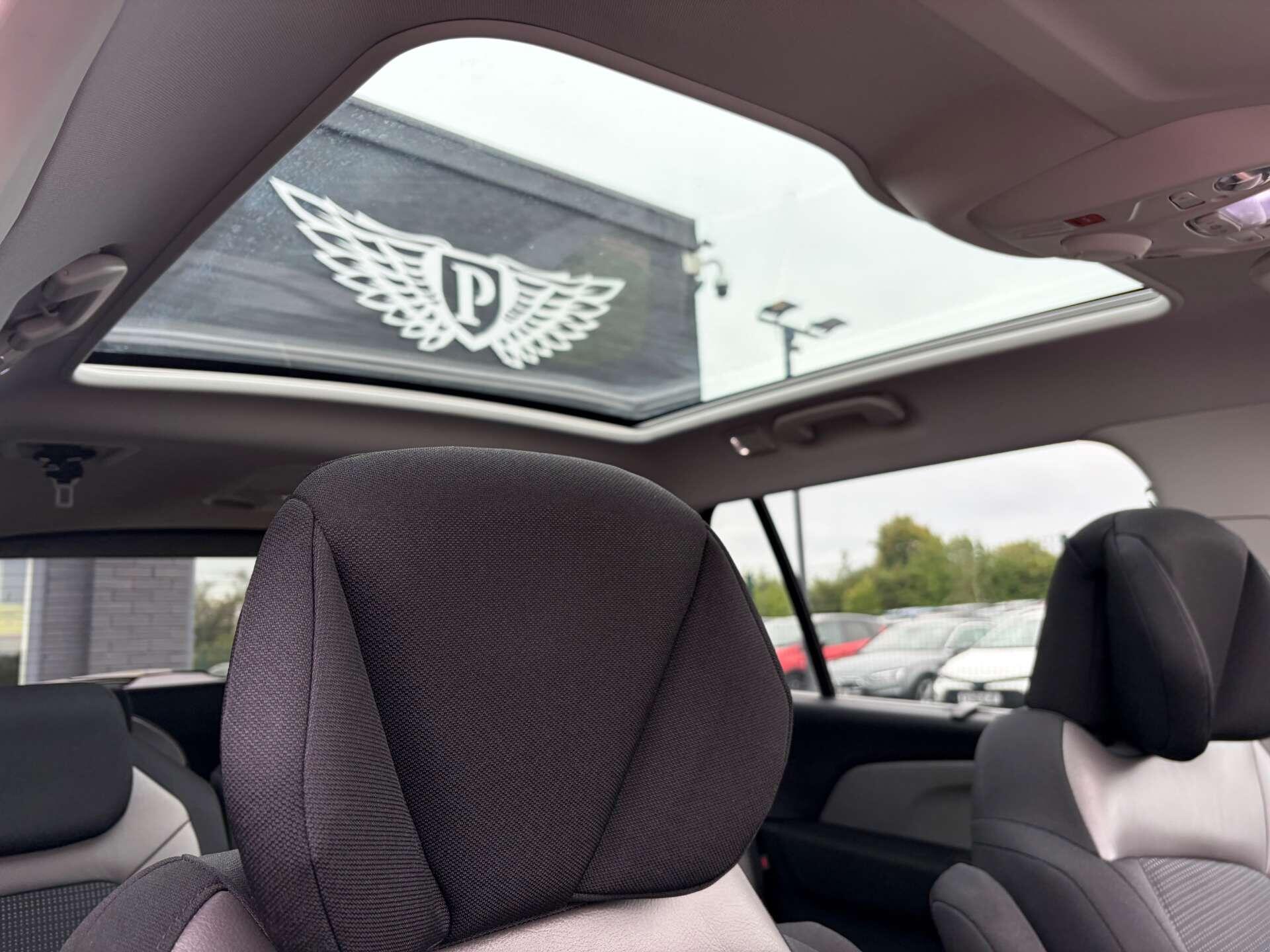 Citroen Grand C4 Picasso view 41