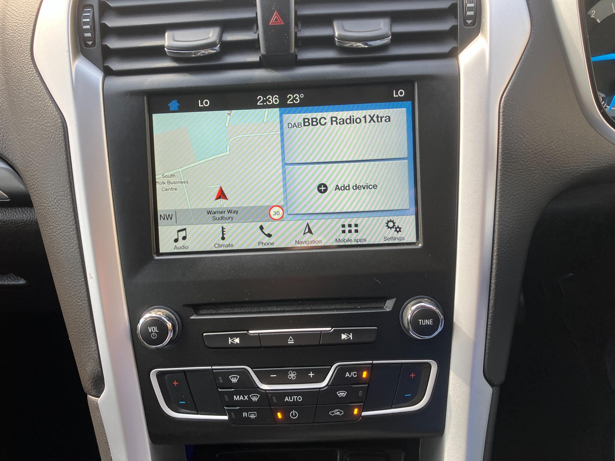 Ford Mondeo view 13