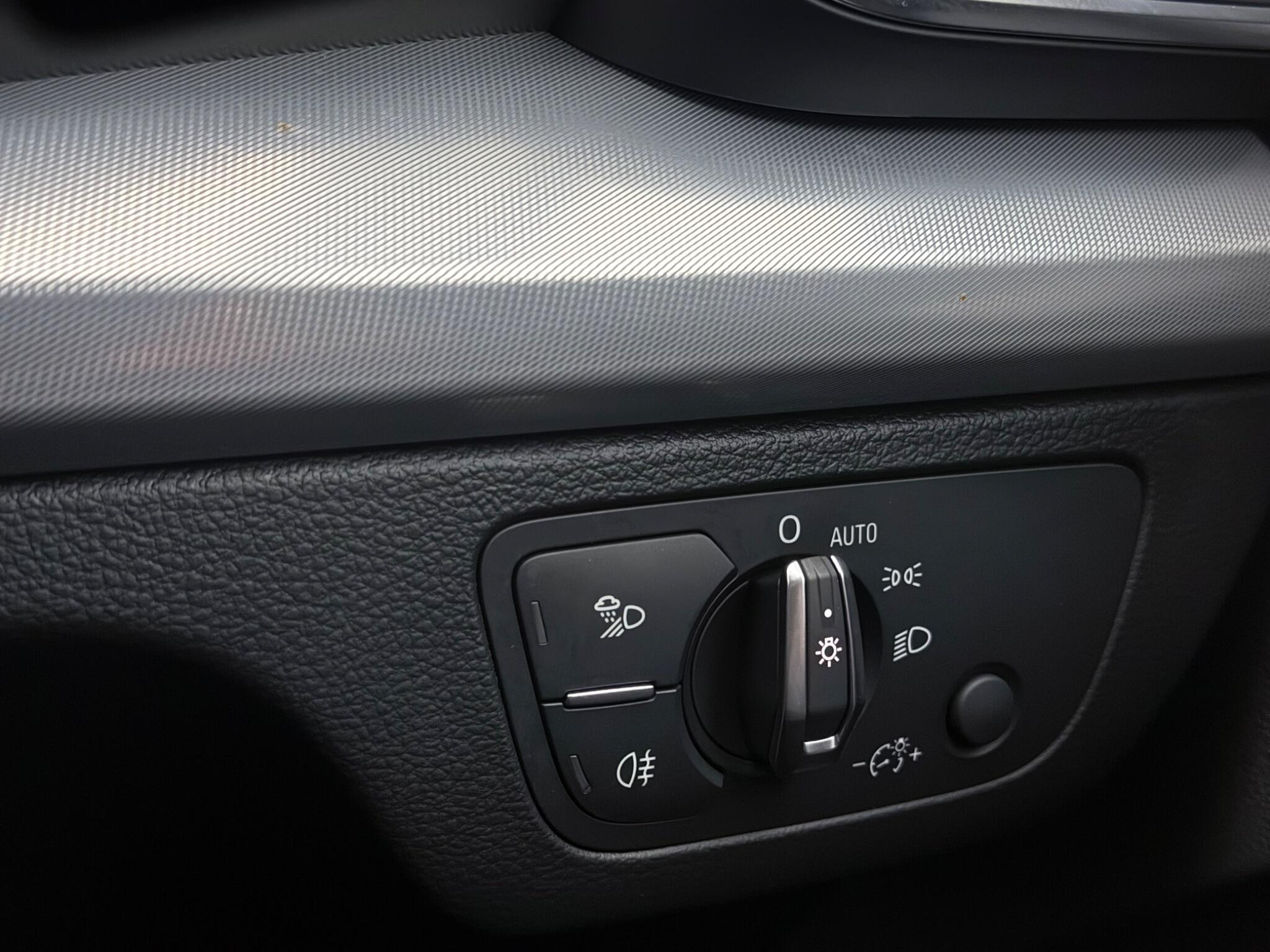 Audi Q5 view 18
