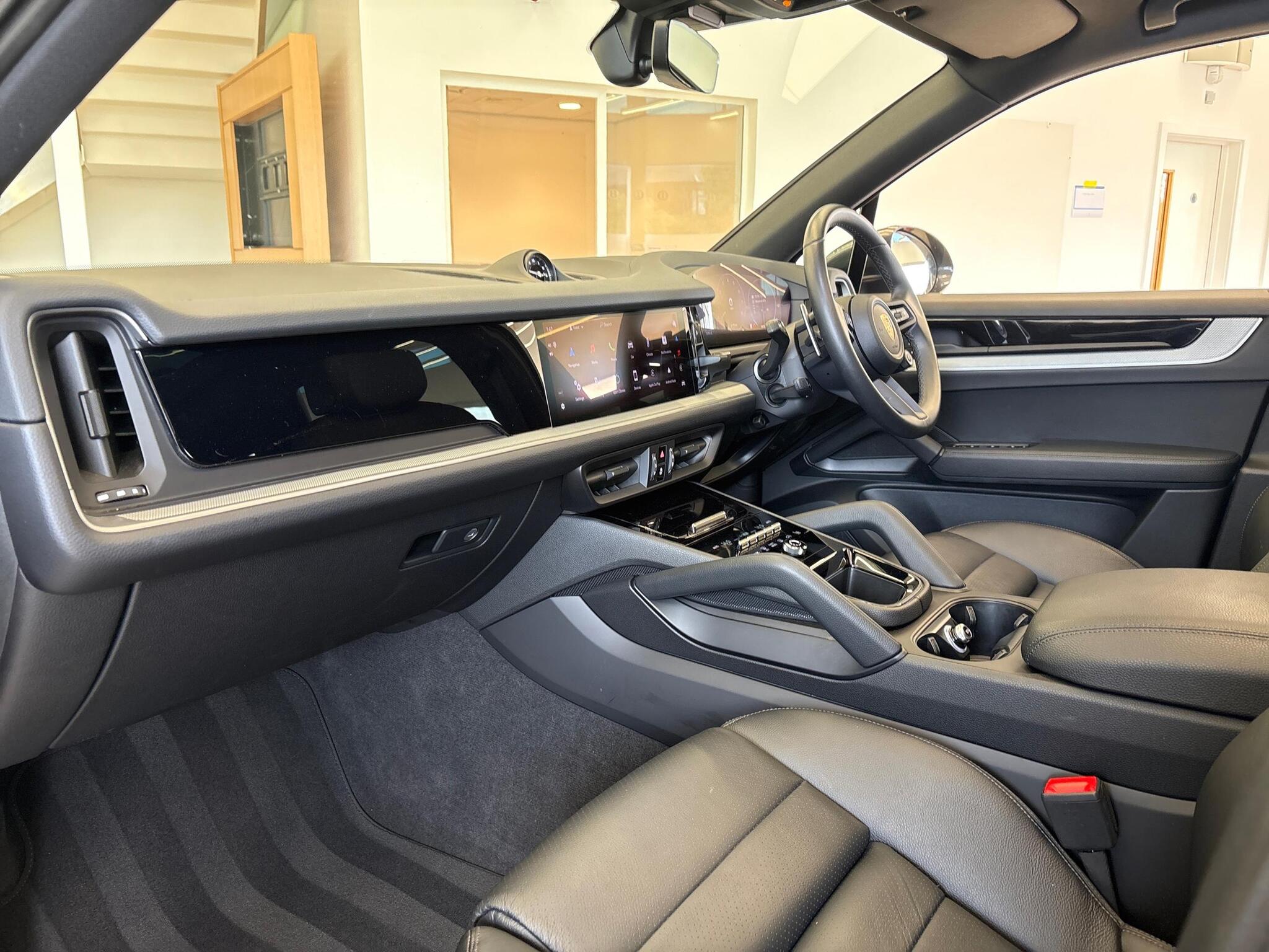 Porsche Cayenne view 13