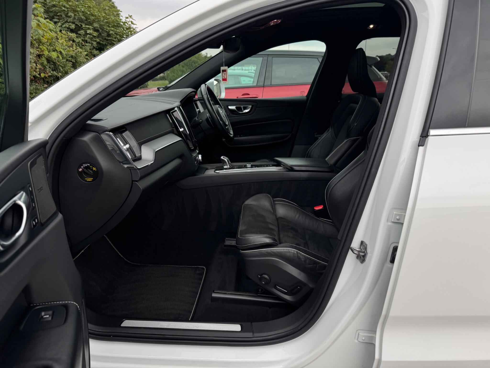 Volvo XC60 view 28