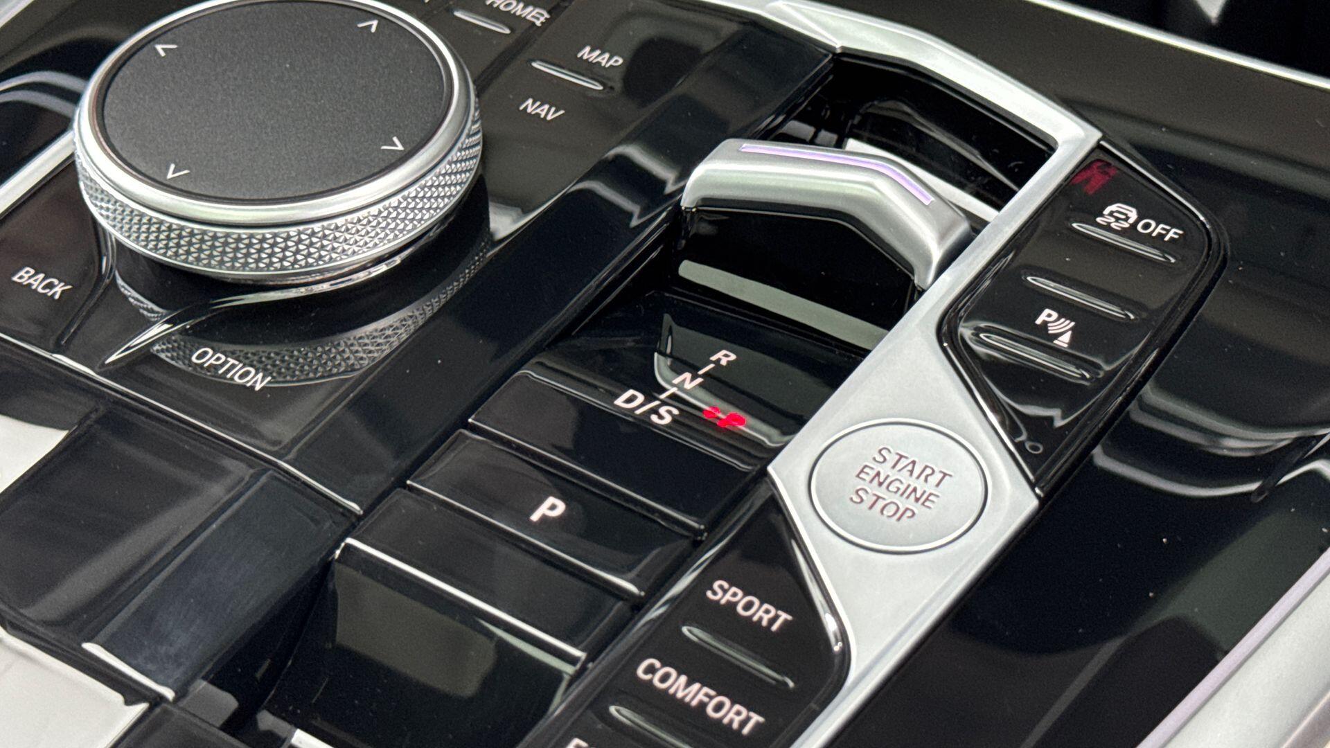 BMW X7 view 18