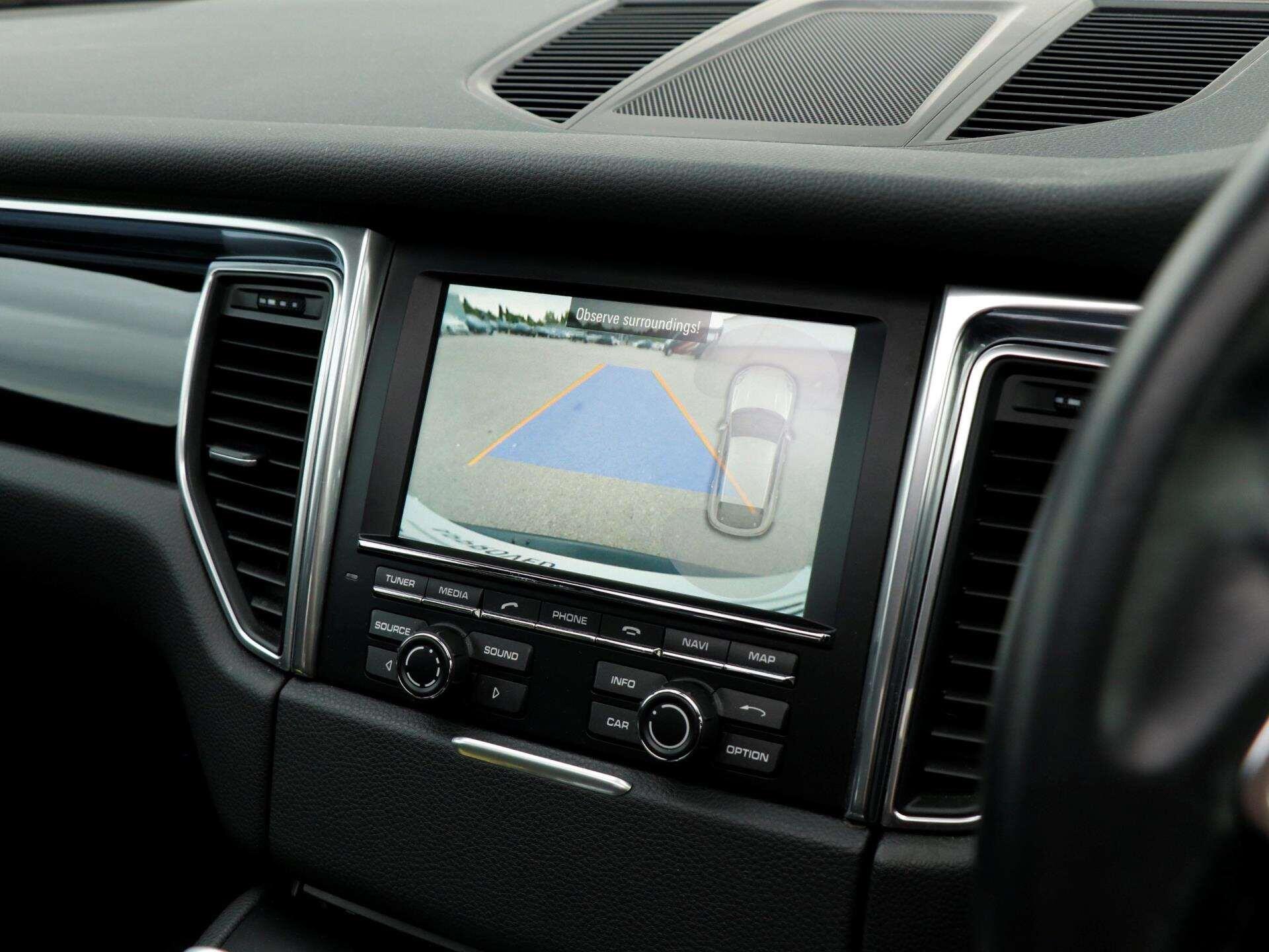 Porsche Macan view 15