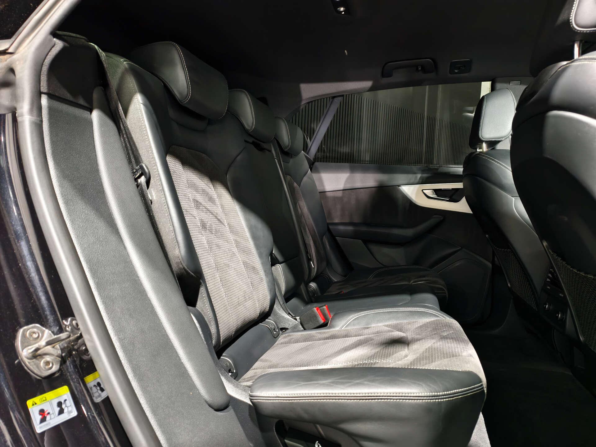 Audi Q8 view 21