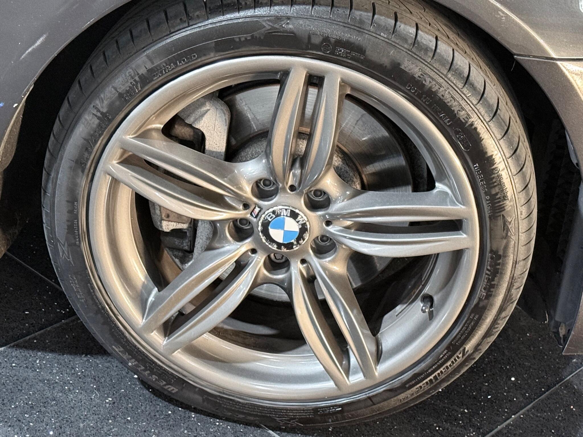 BMW 5 Series view 59