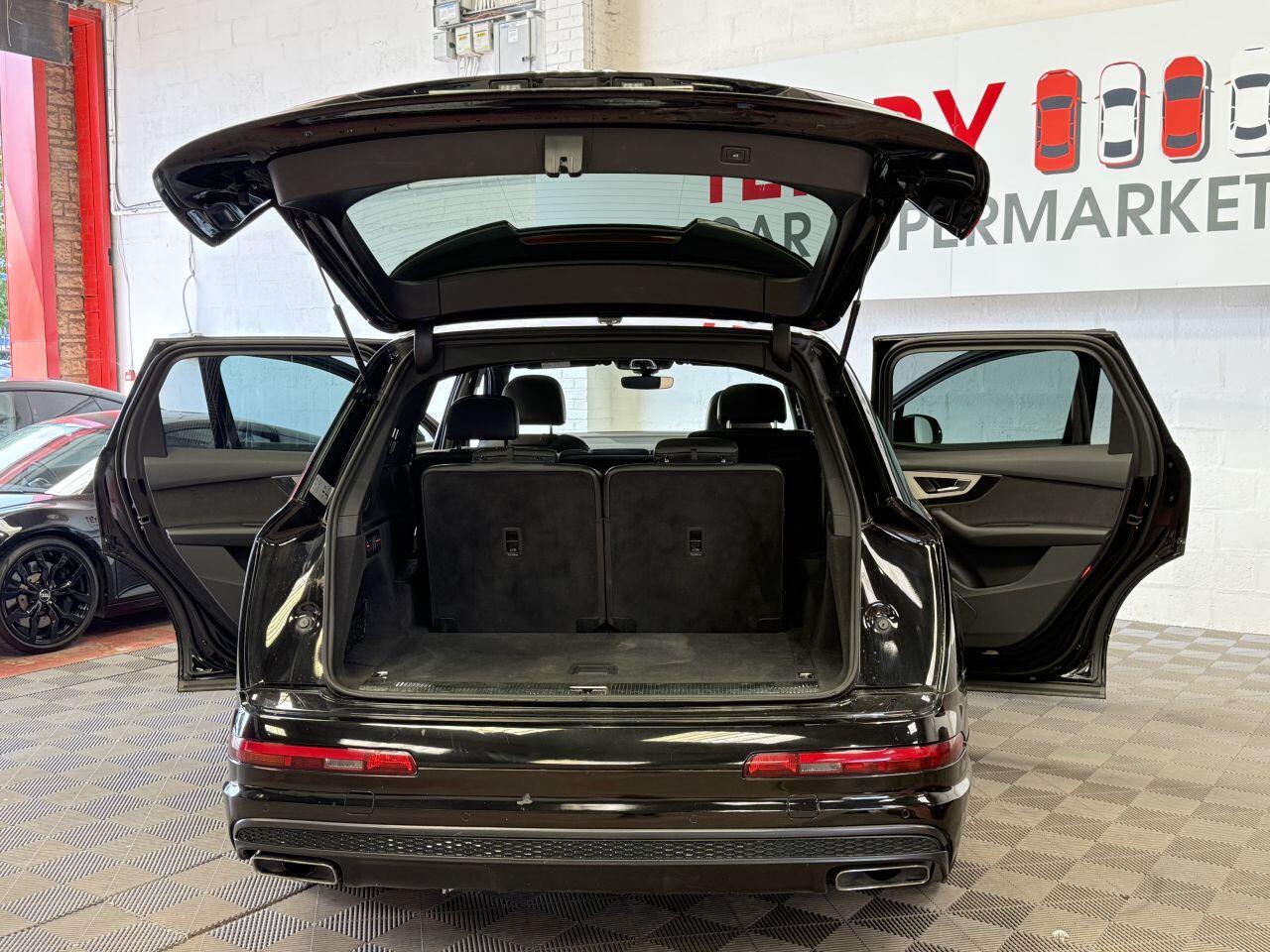 Audi Q7 view 15