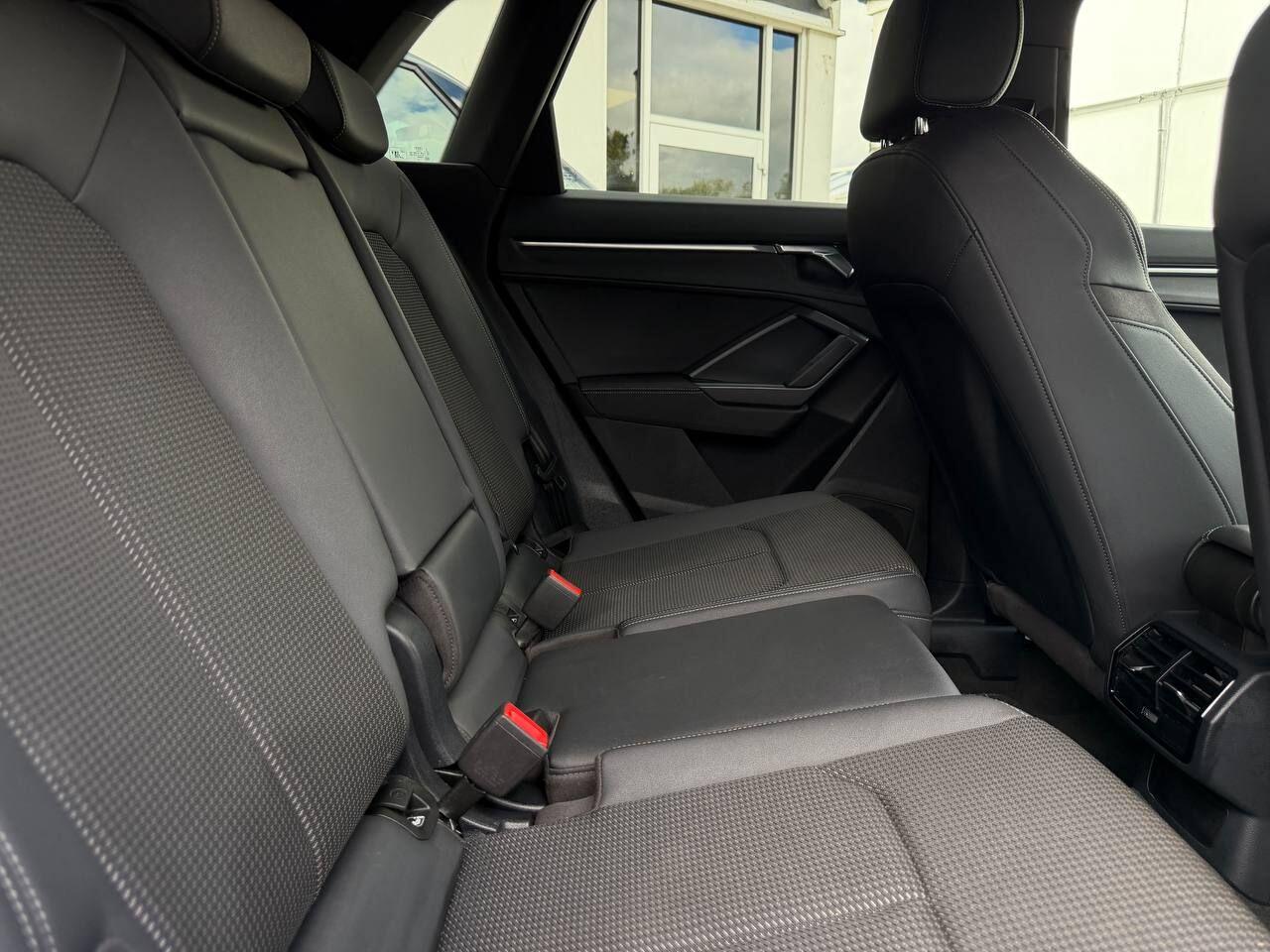 Audi Q3 view 17