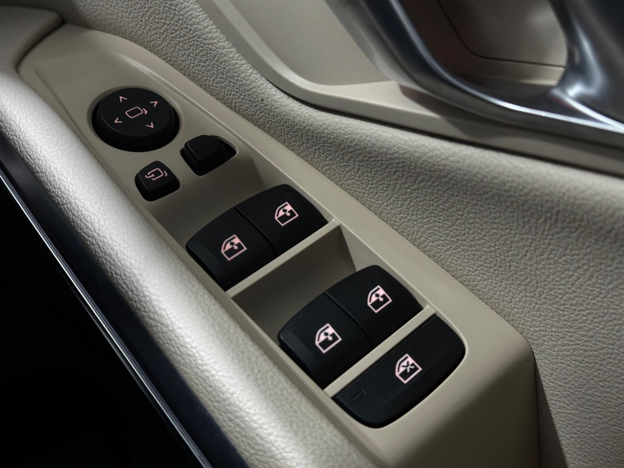 BMW 3 Series view 19