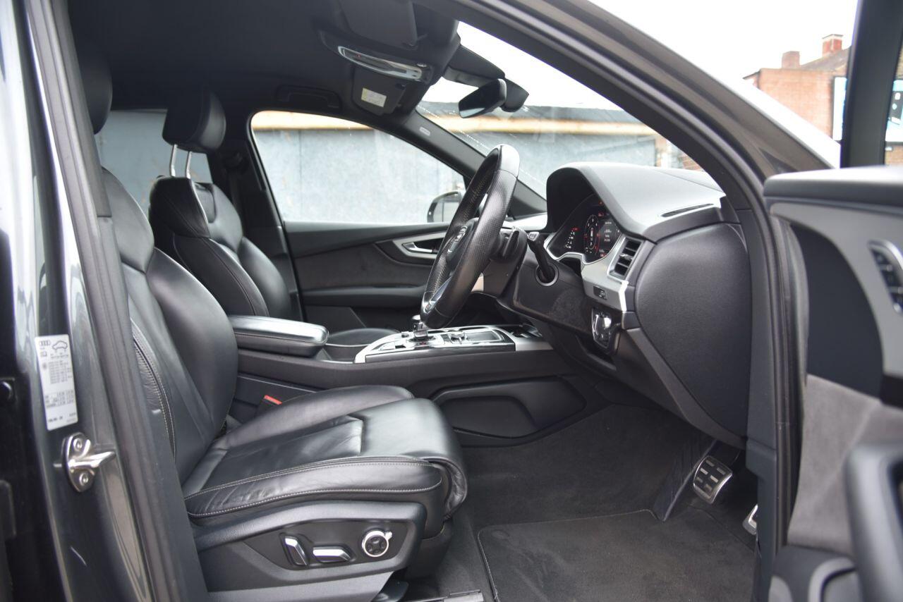 Audi Q7 view 21