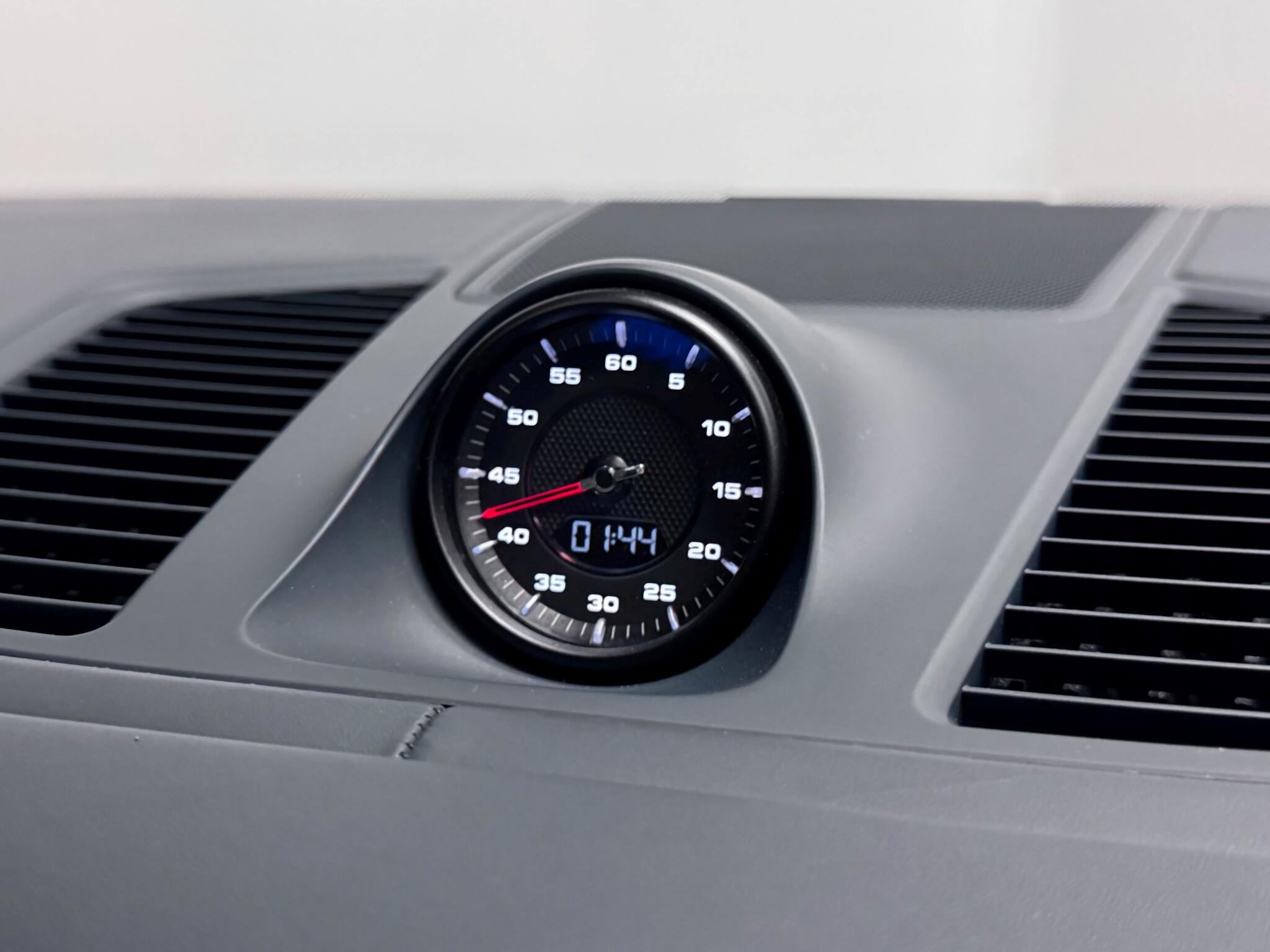 Porsche Cayenne view 36