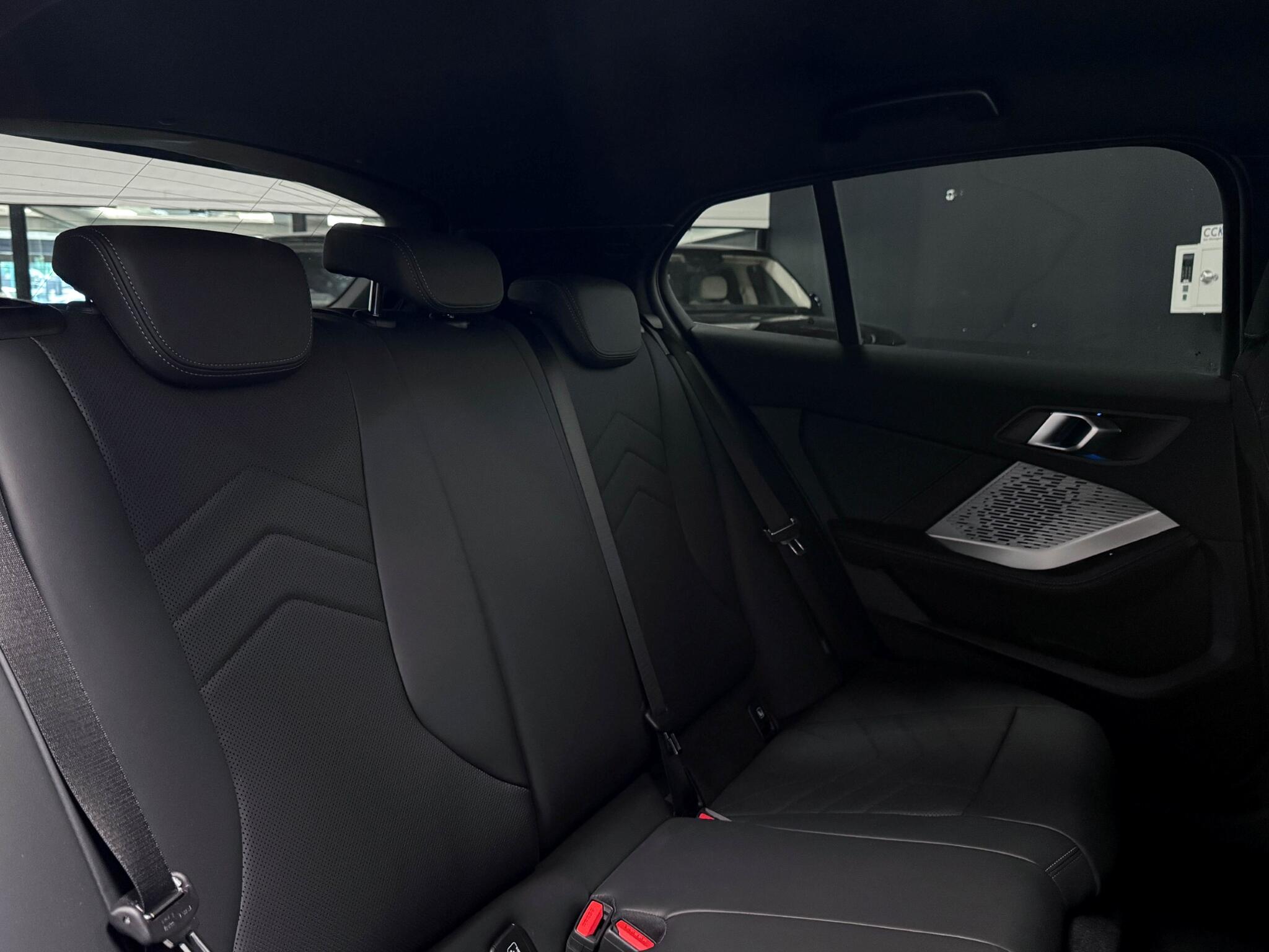 BMW 1 Series view 11