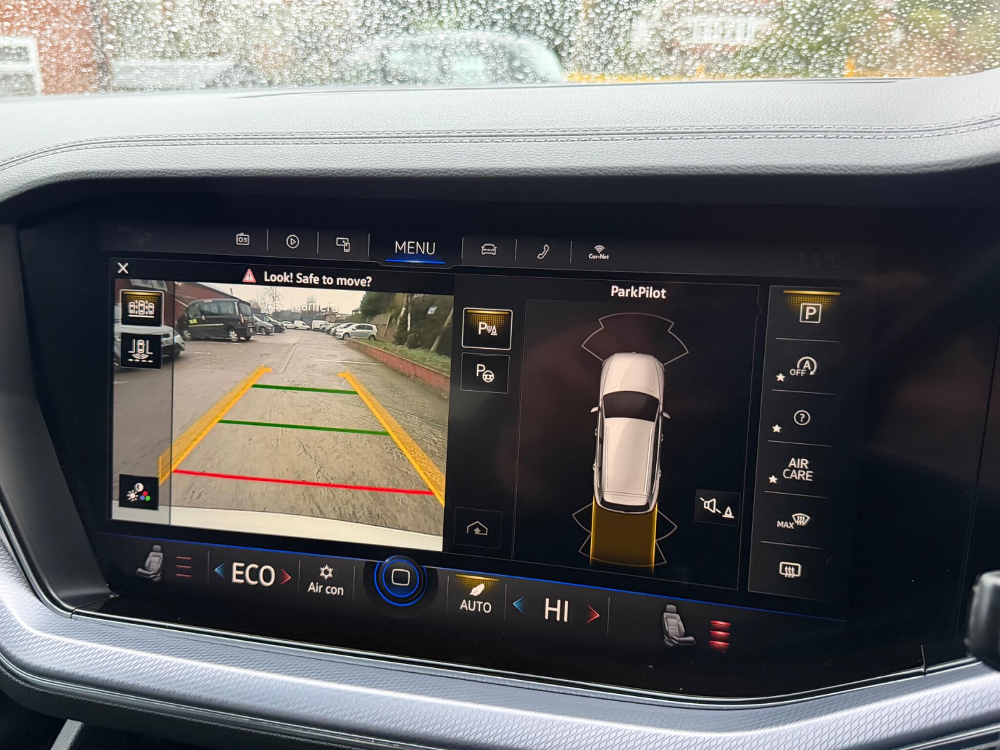 Volkswagen Touareg view 34