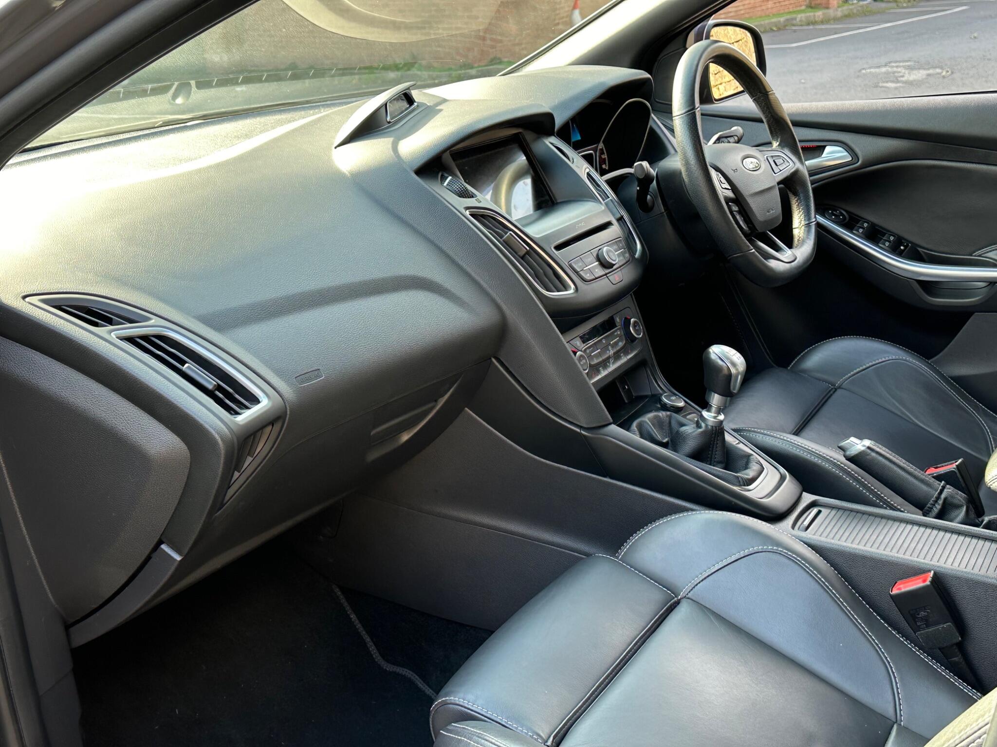 Ford Focus view 9