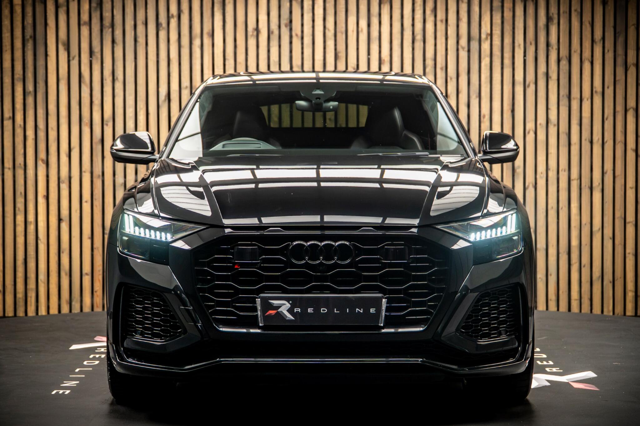 Audi RS Q8 view 5