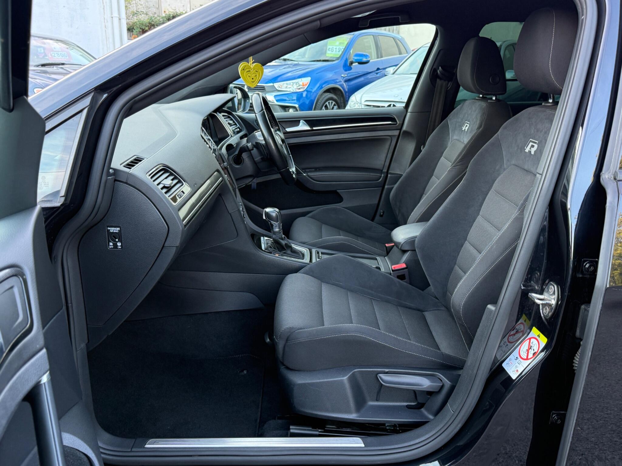 Volkswagen Golf - Image 41