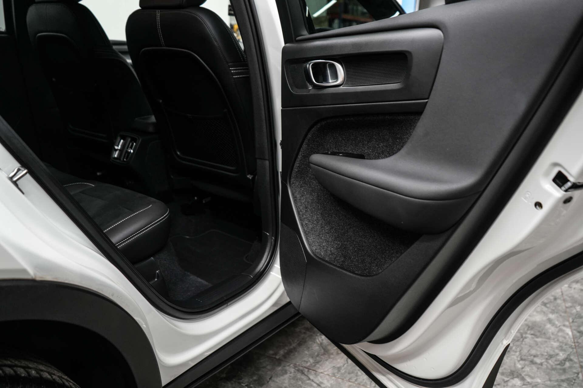 Volvo XC40 view 21