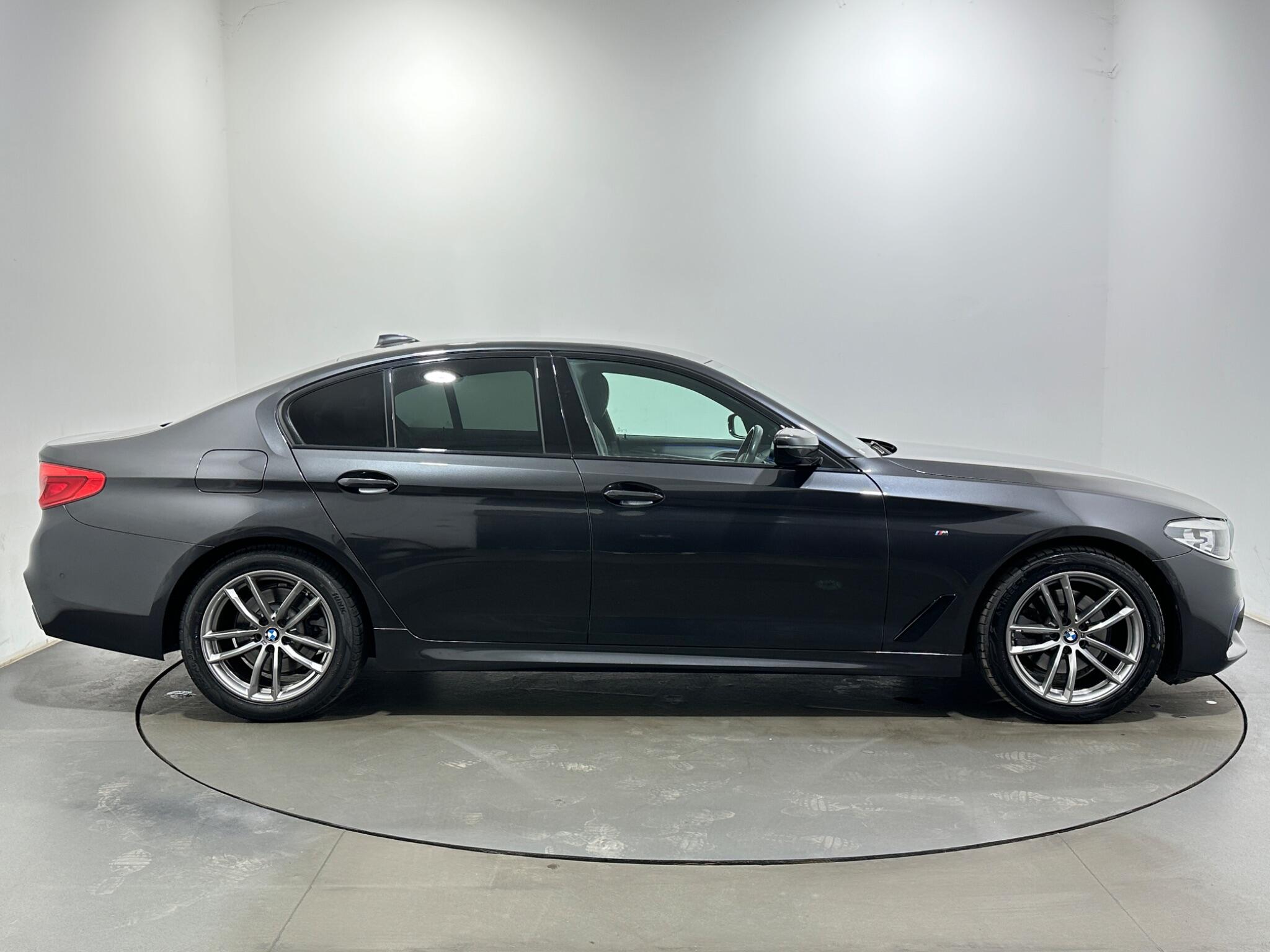 BMW 5 Series view 9