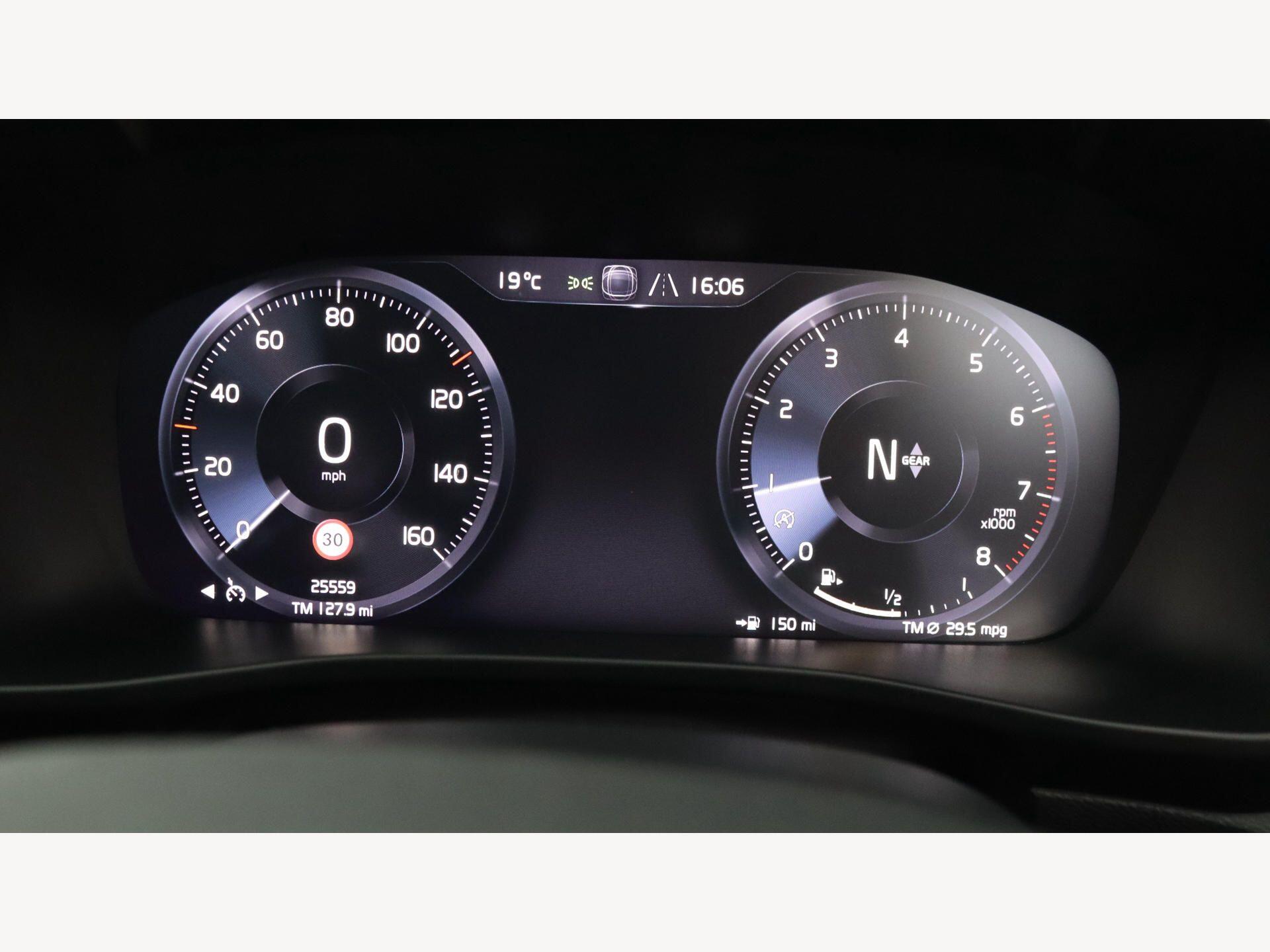 Volvo XC40 view 14
