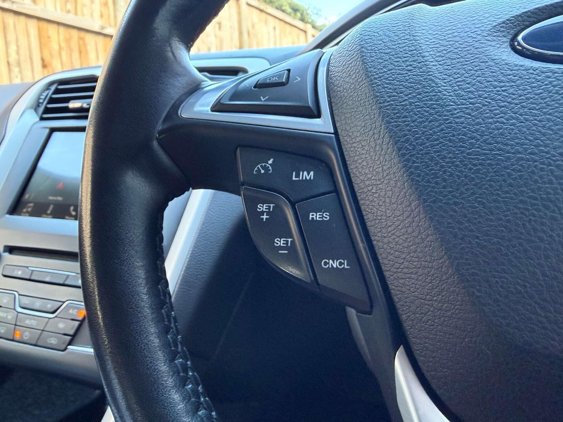 Ford Mondeo view 19