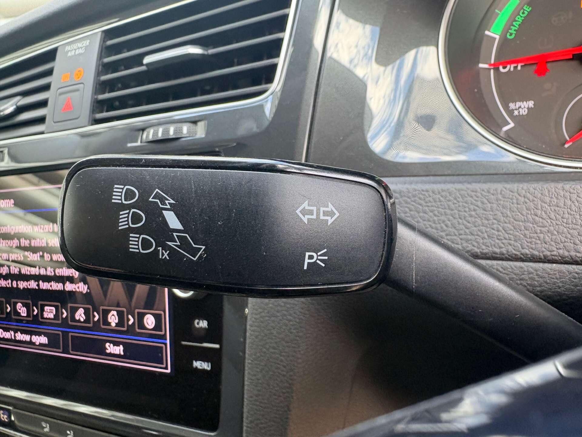 Volkswagen e-Golf view 24