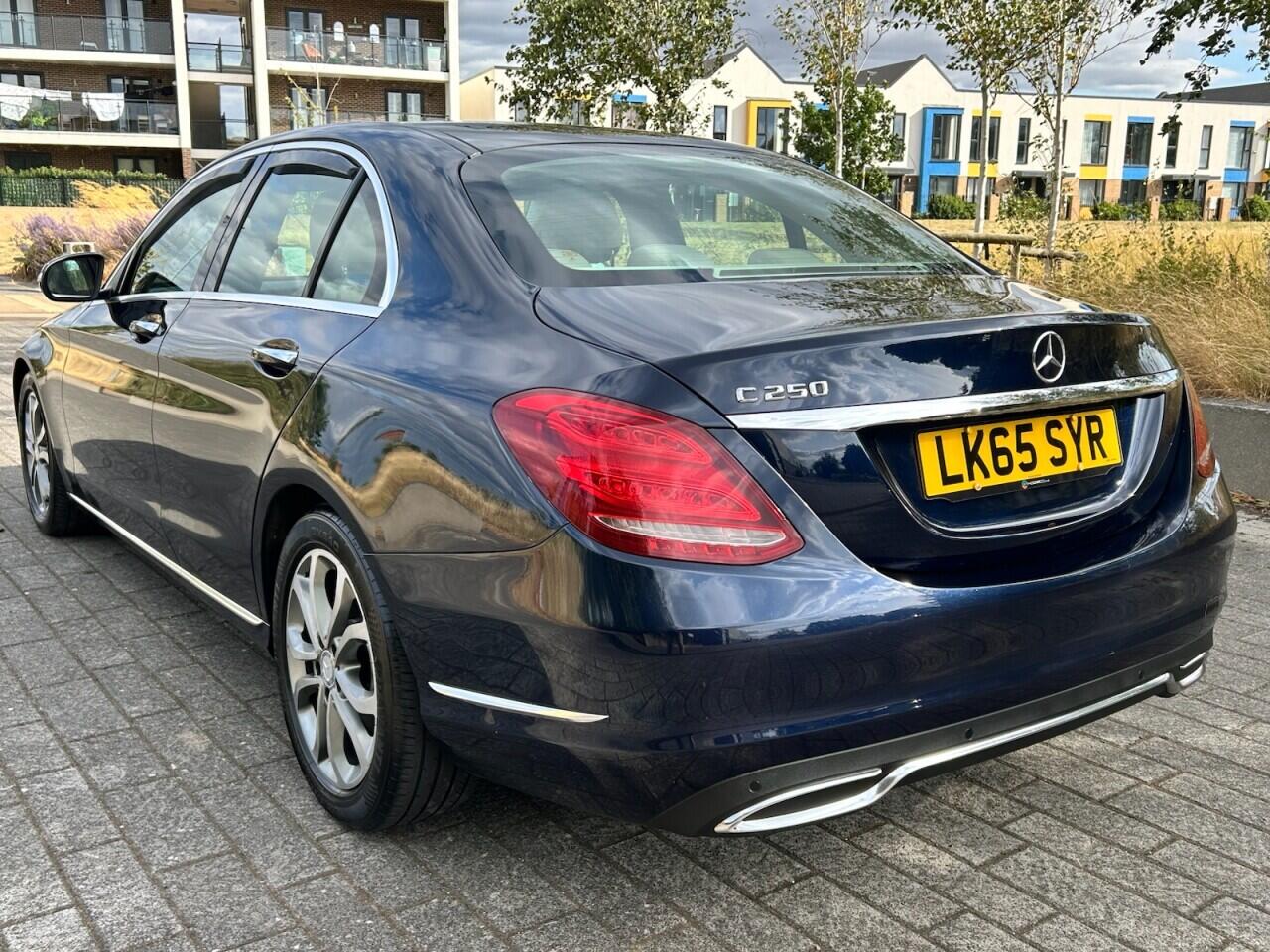Mercedes-Benz C-Class view 9