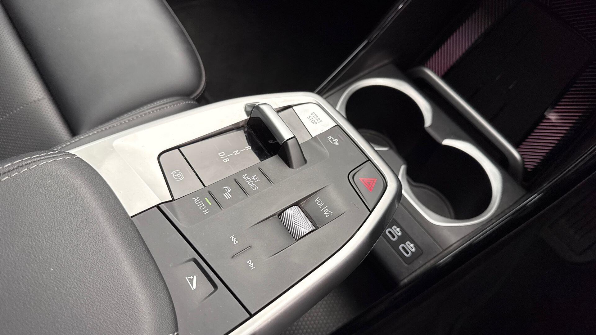 BMW iX1 view 10