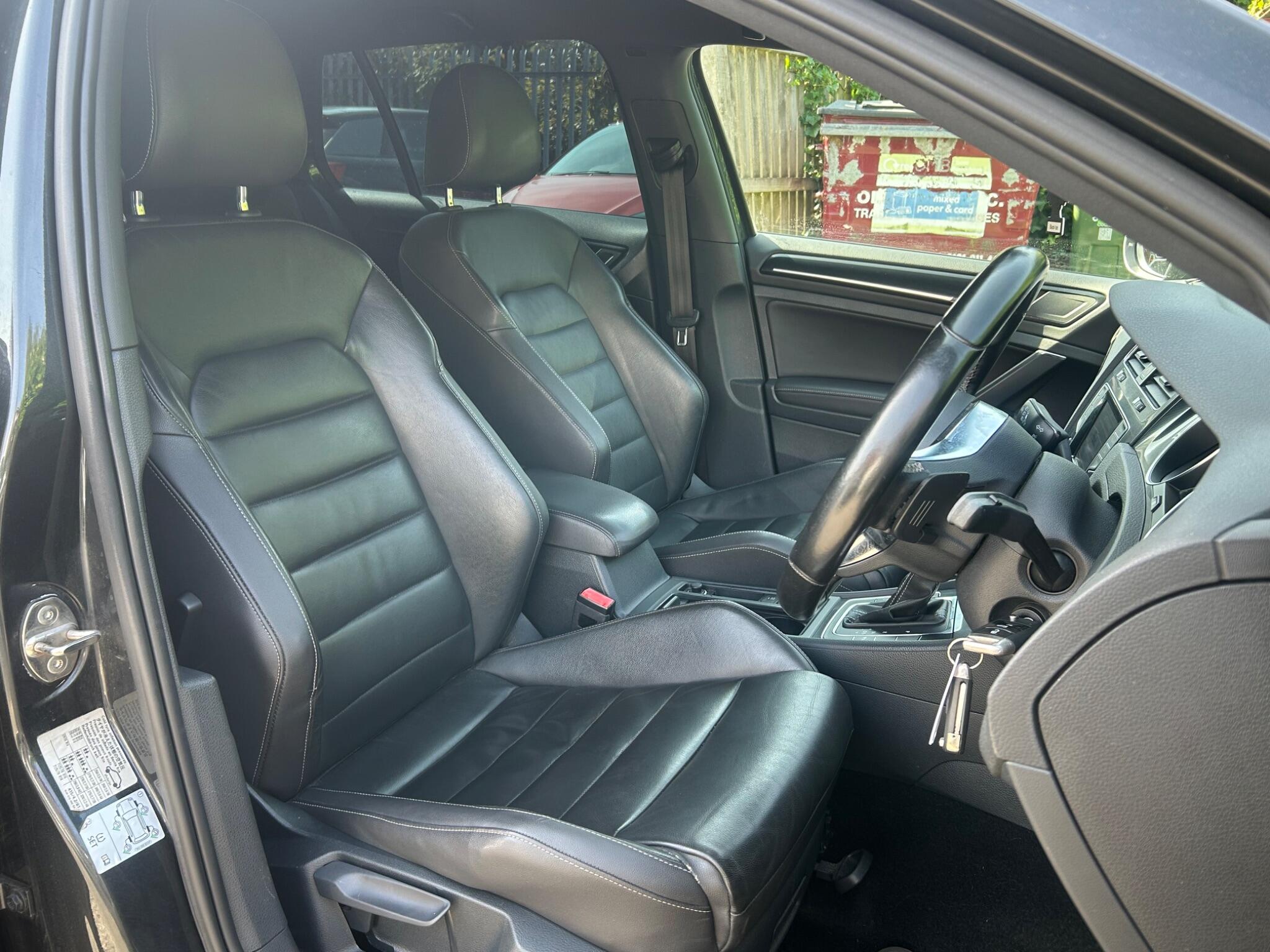 Volkswagen Golf view 18