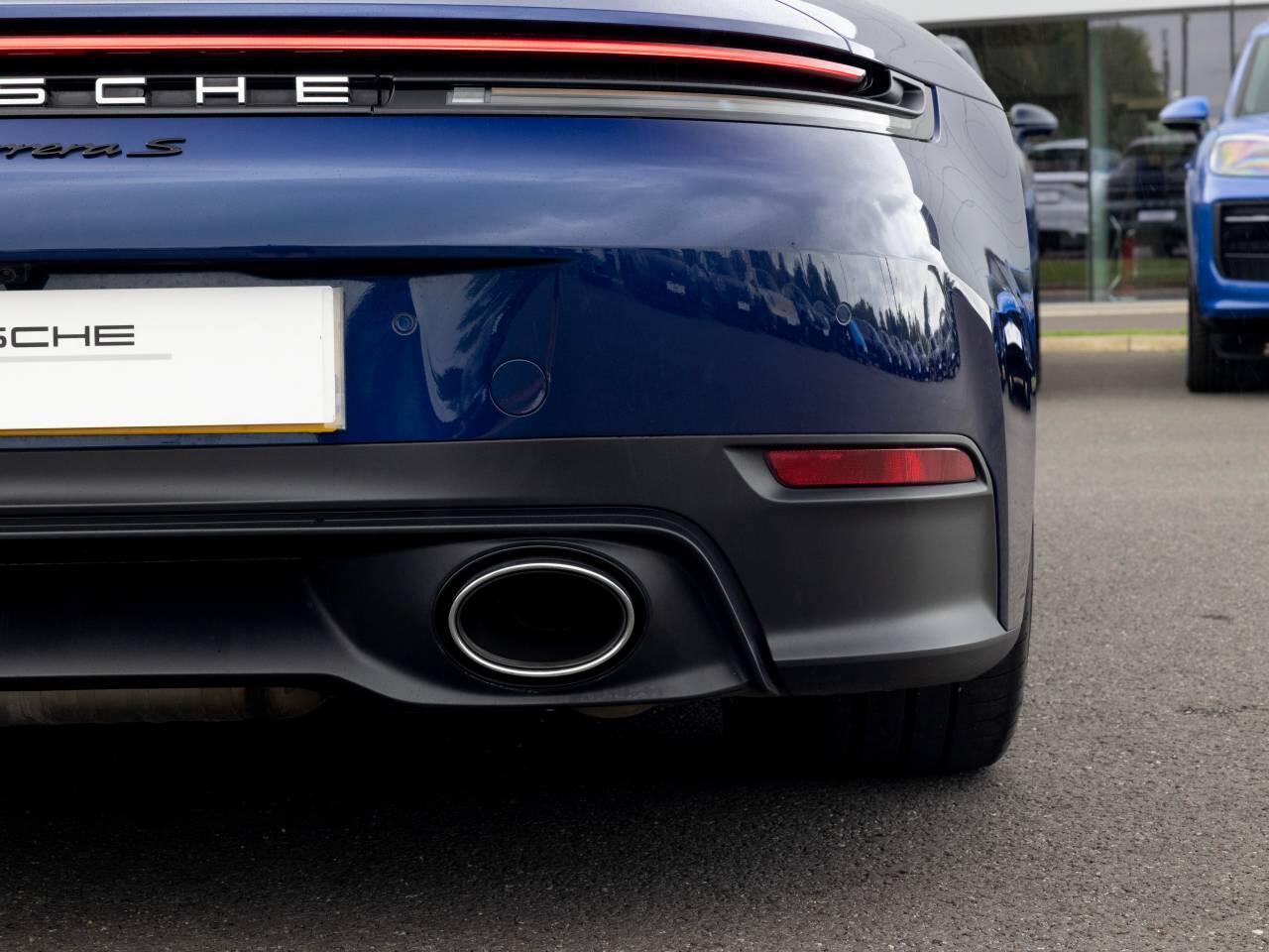 Porsche 911 view 40