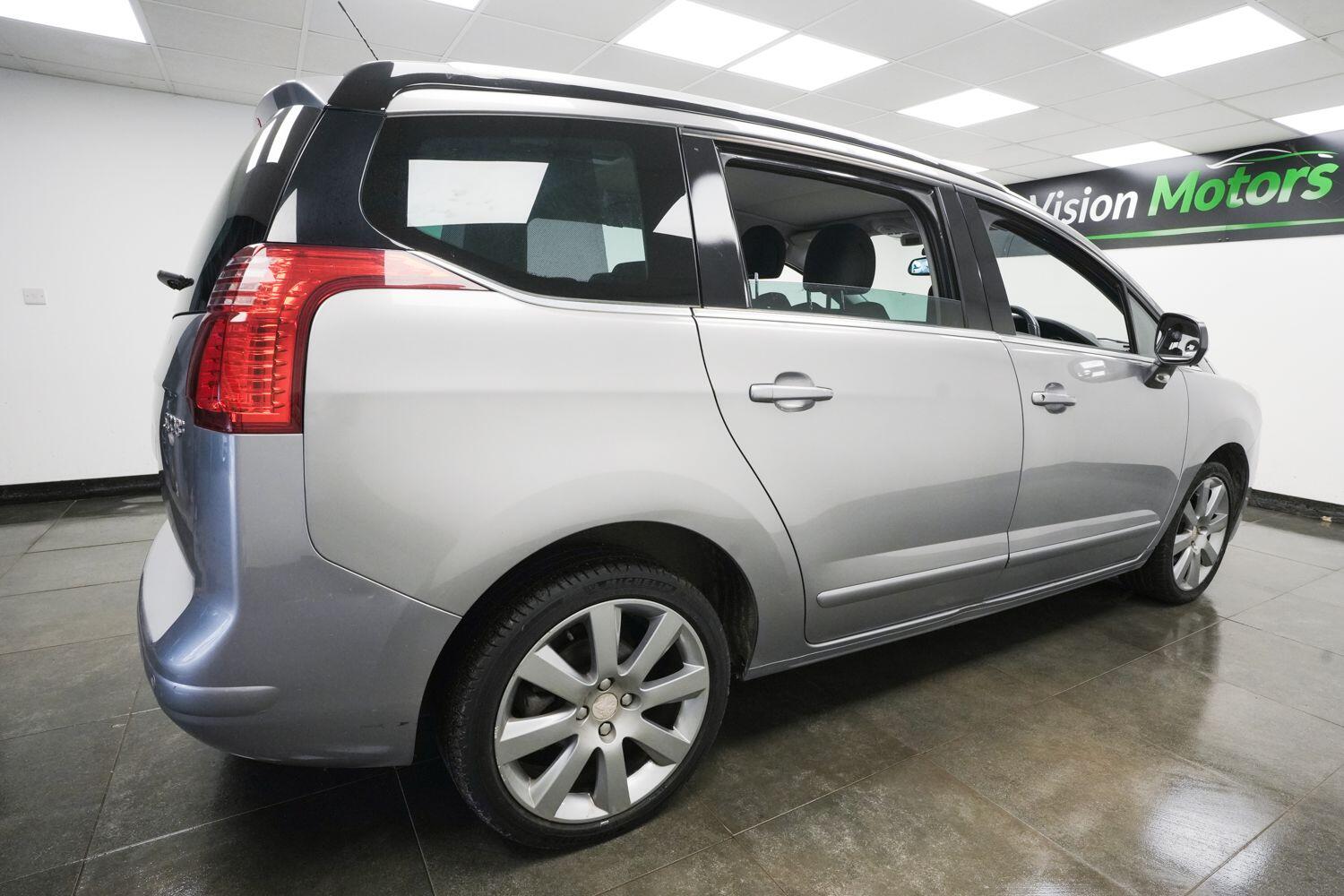 Peugeot 5008 view 3