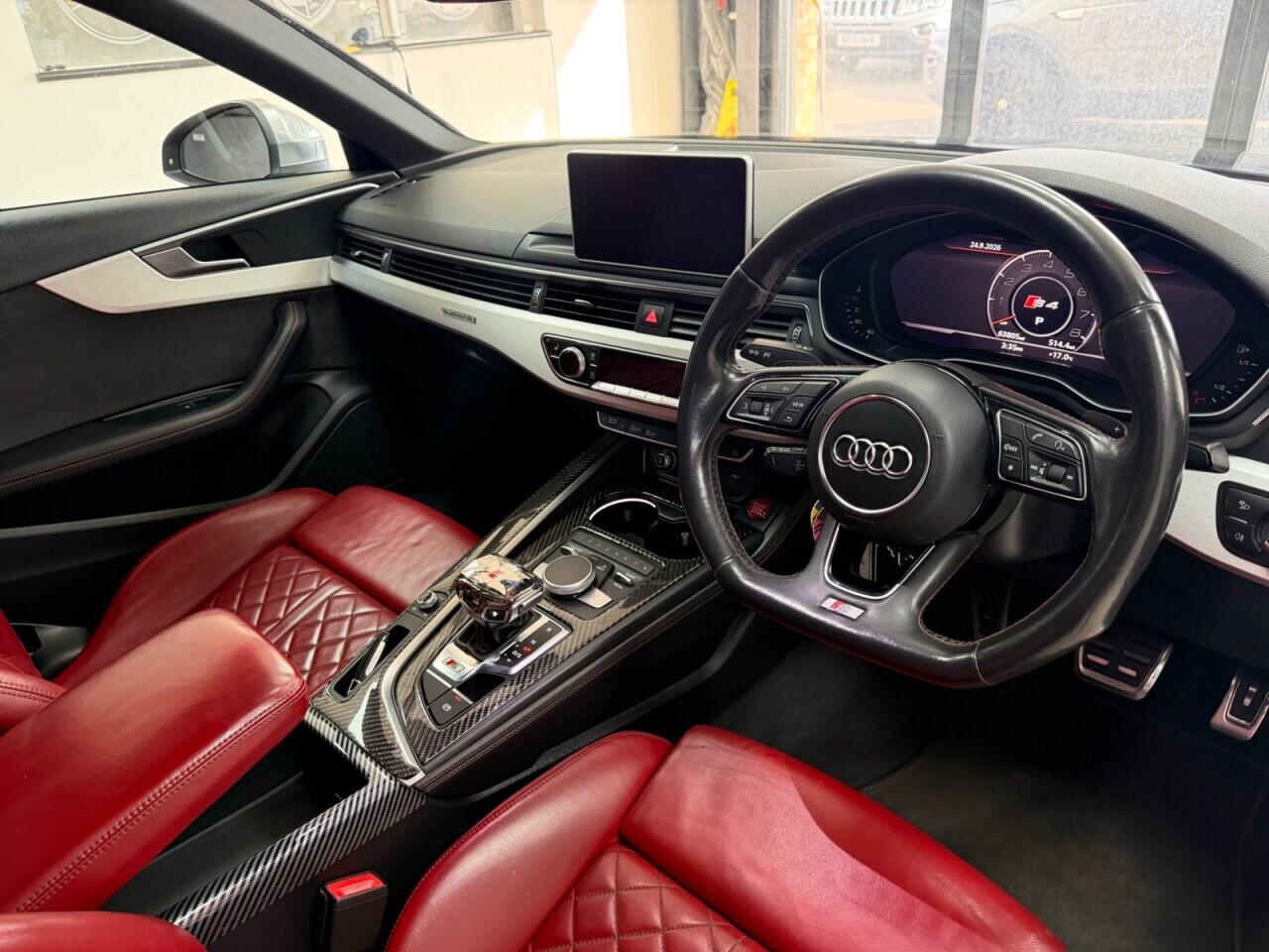 Audi S4 view 18