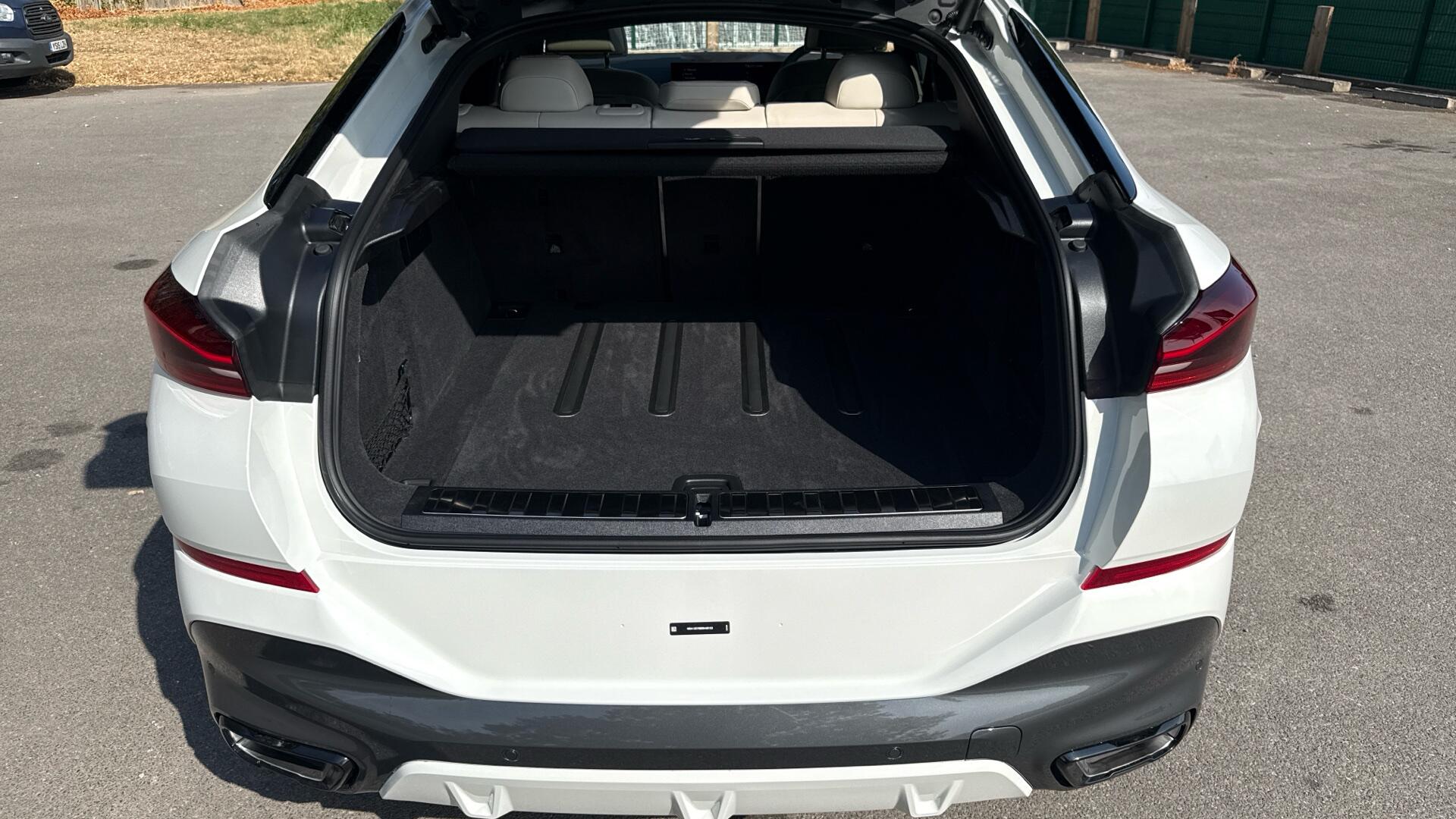 BMW X6 view 13