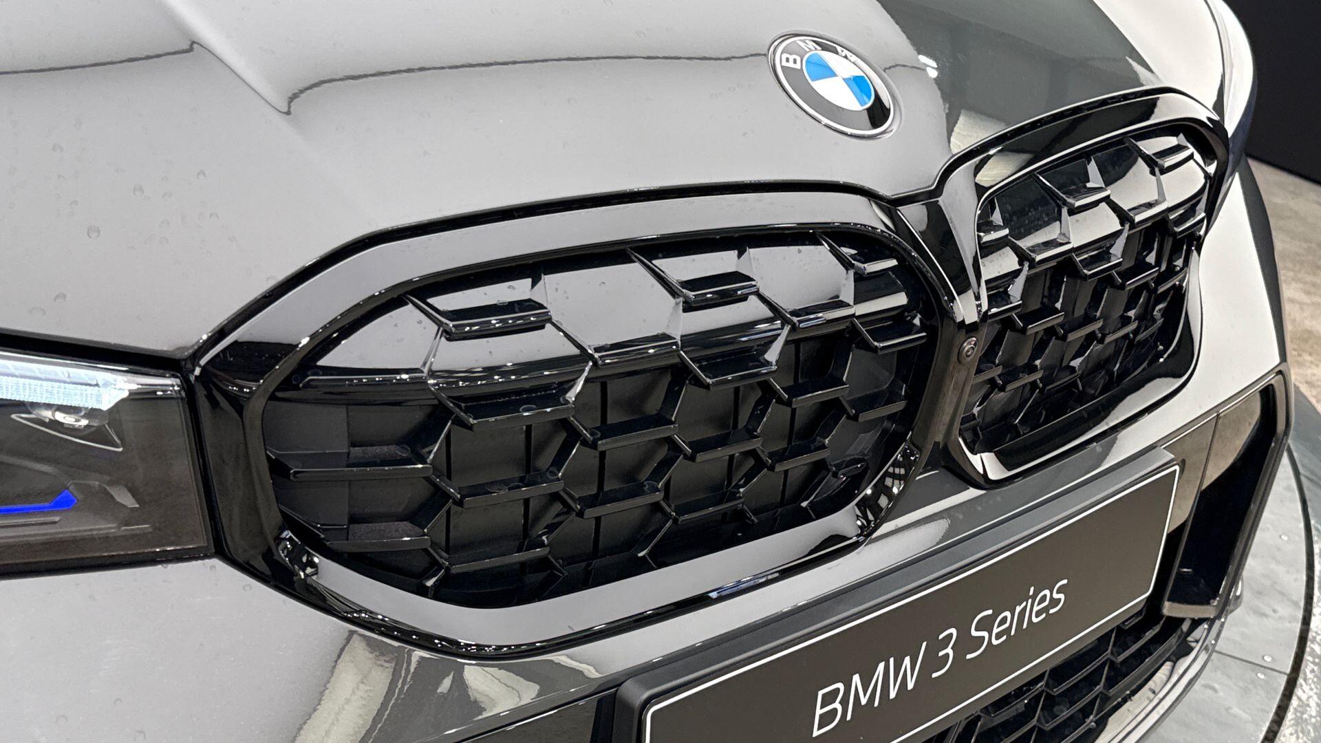 BMW 3 Series view 32