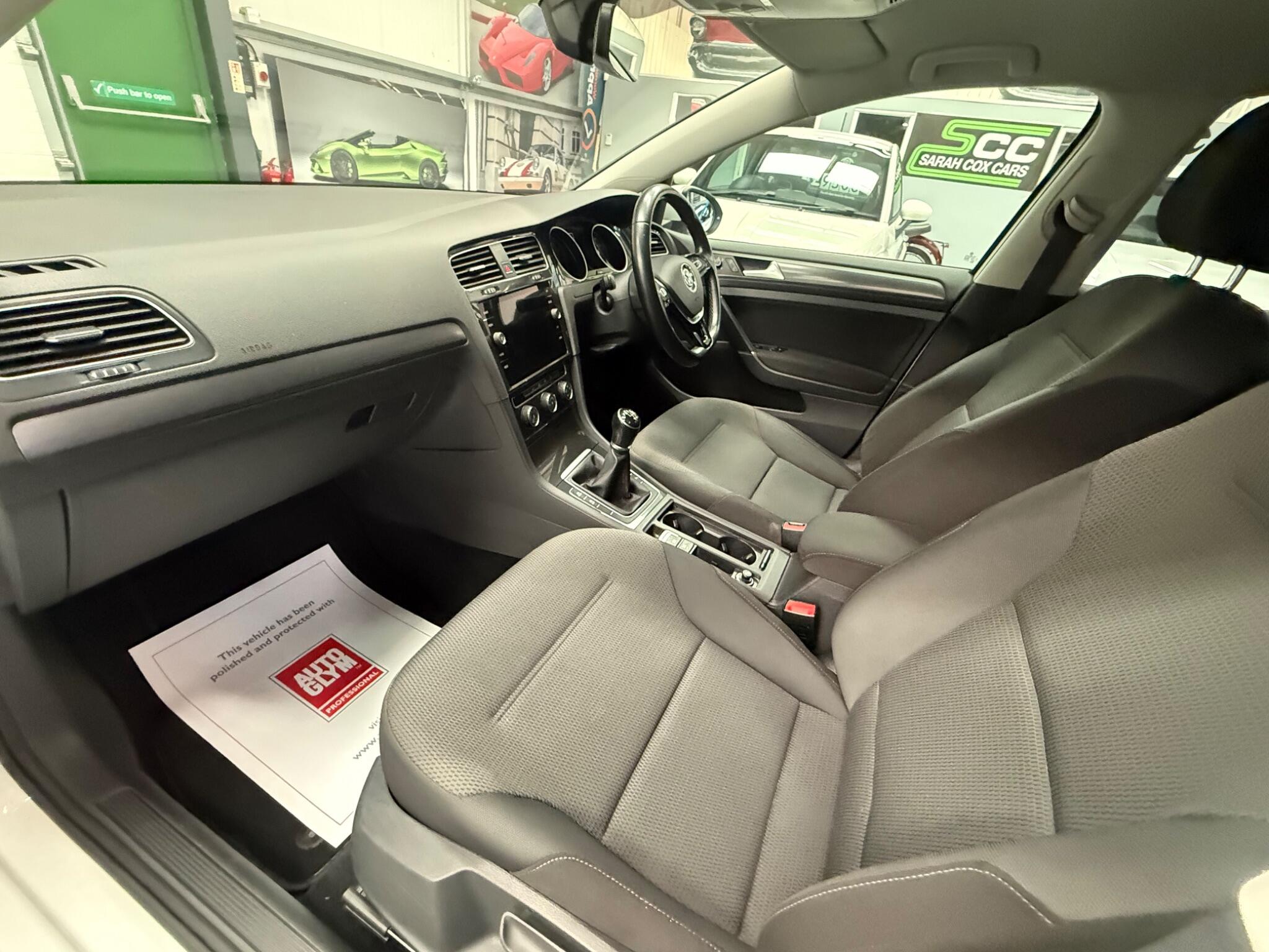 Volkswagen Golf view 3