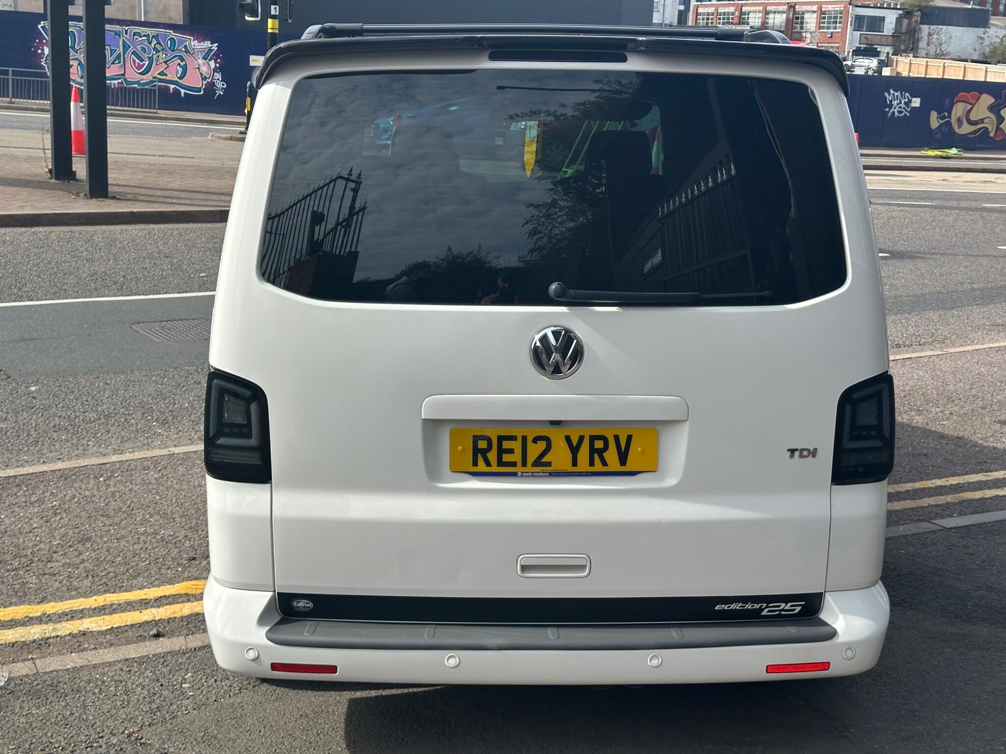 Volkswagen Caravelle view 17