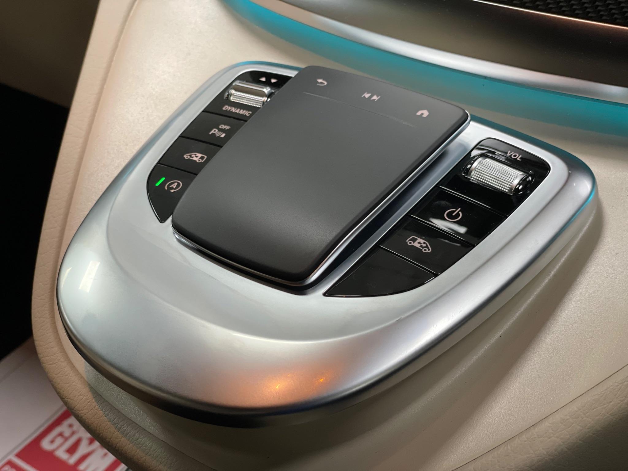 Mercedes-Benz V-Class view 21