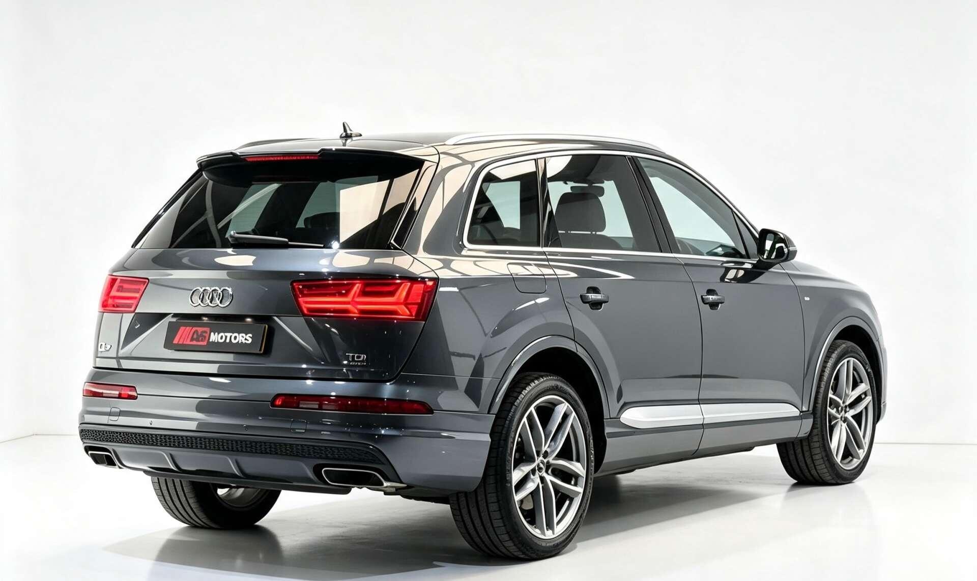 Audi Q7 view 9