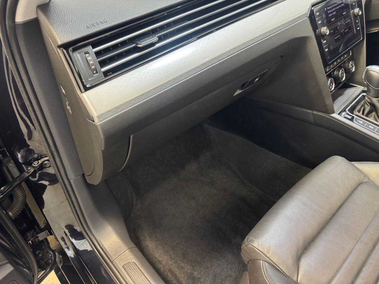 Volkswagen Passat view 39
