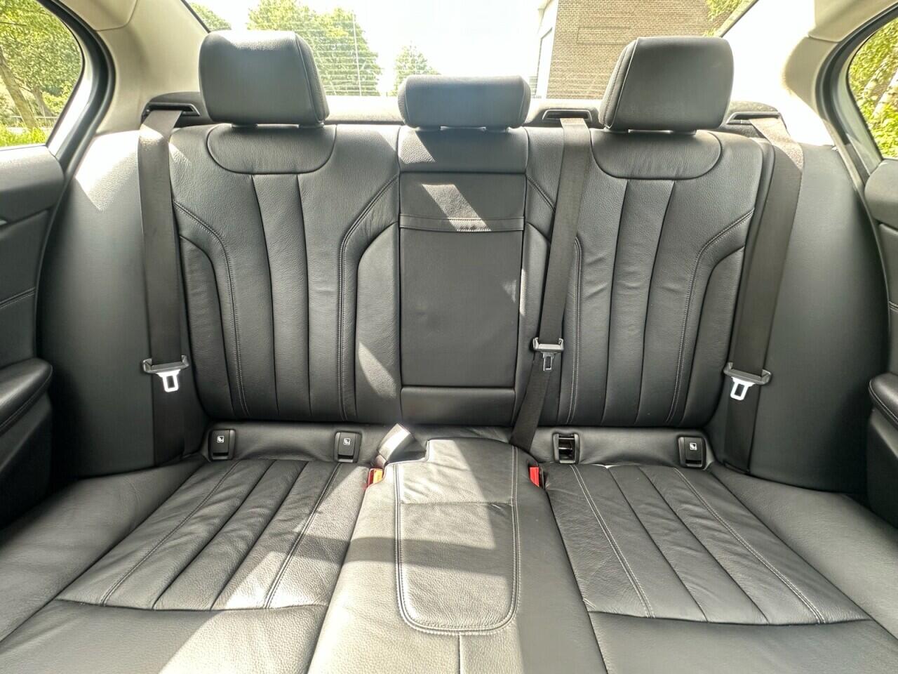 BMW 5 Series view 33