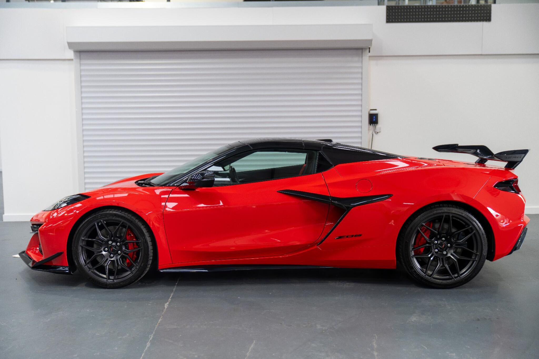 Chevrolet Corvette view 3